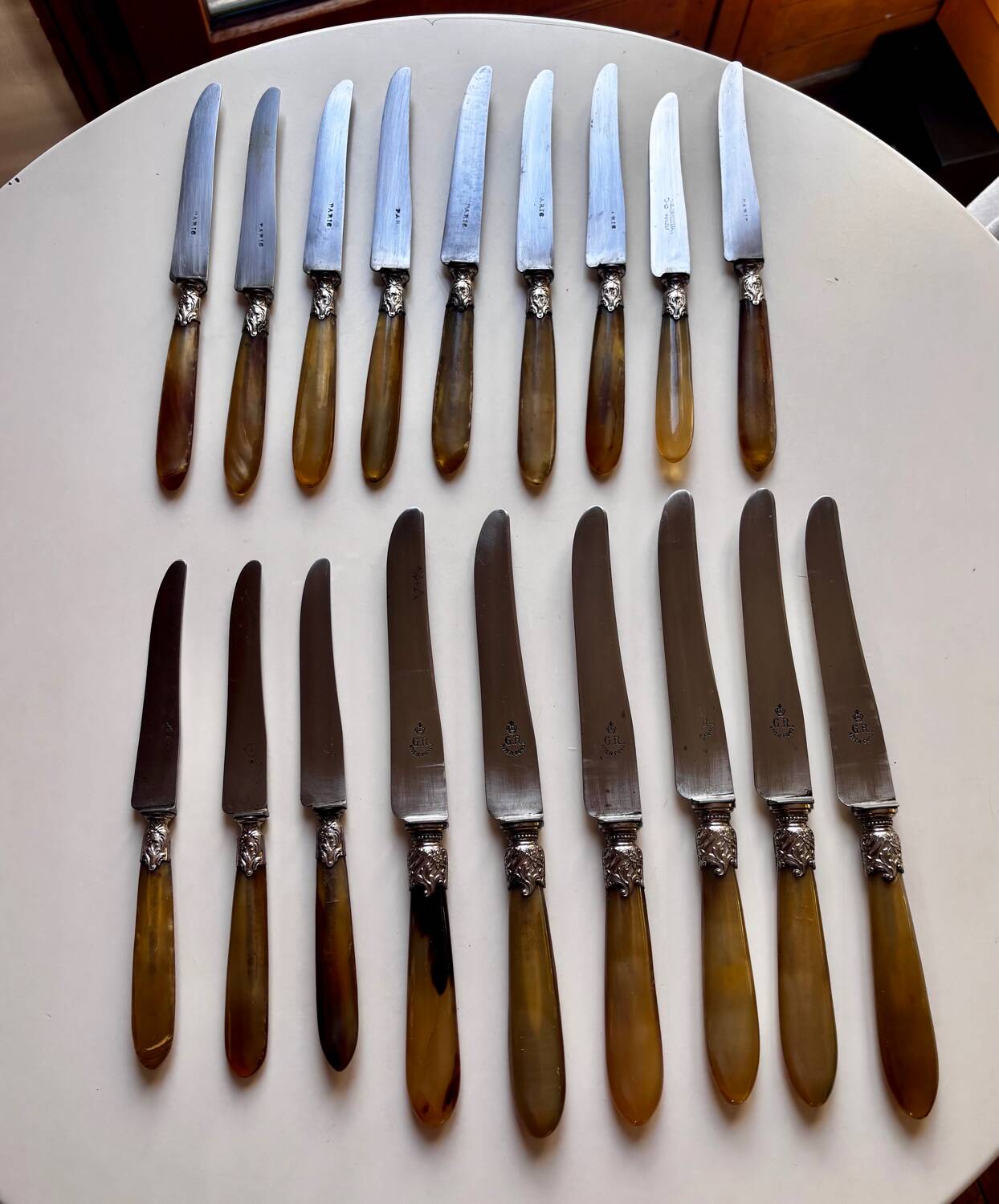 18 Wiskemann table knives in horn