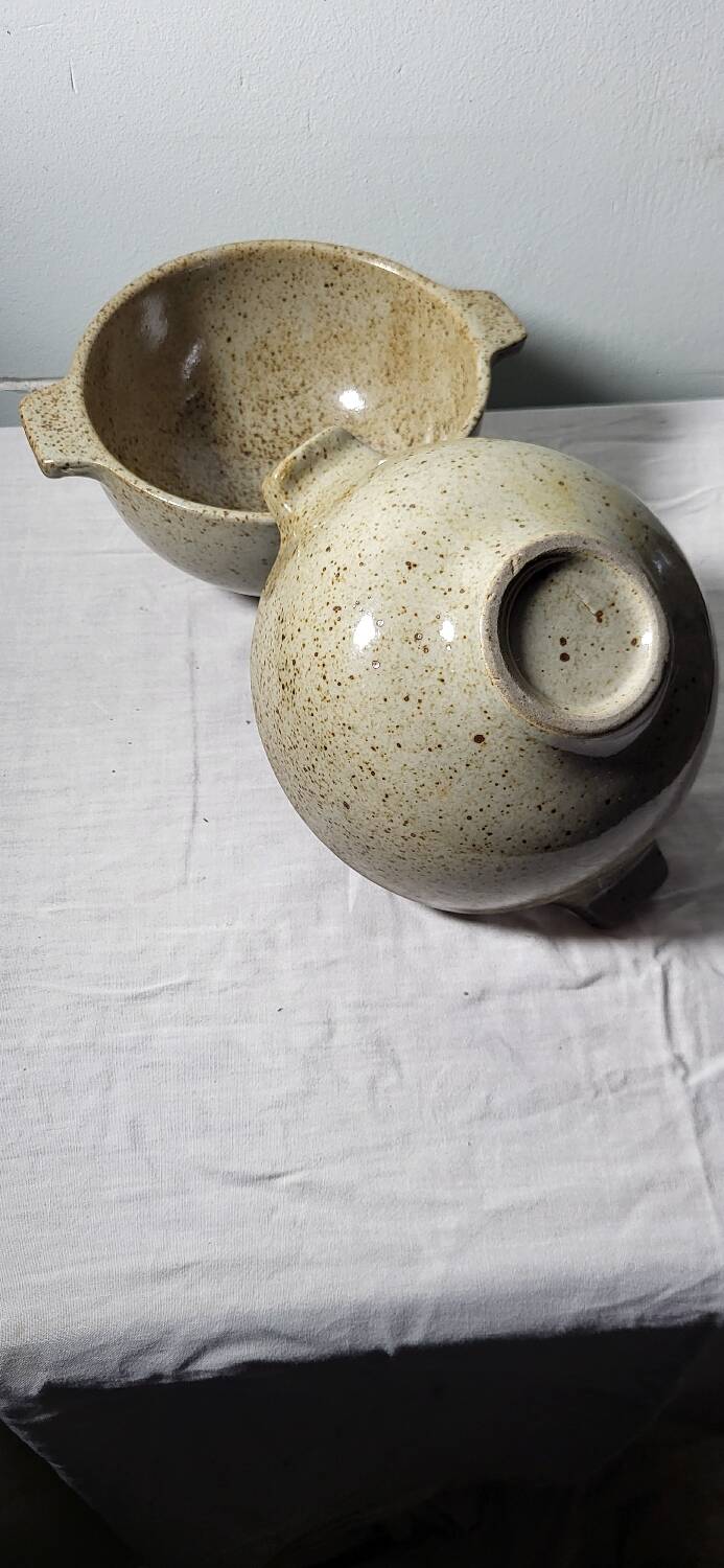 Set of 2 stoneware bowls