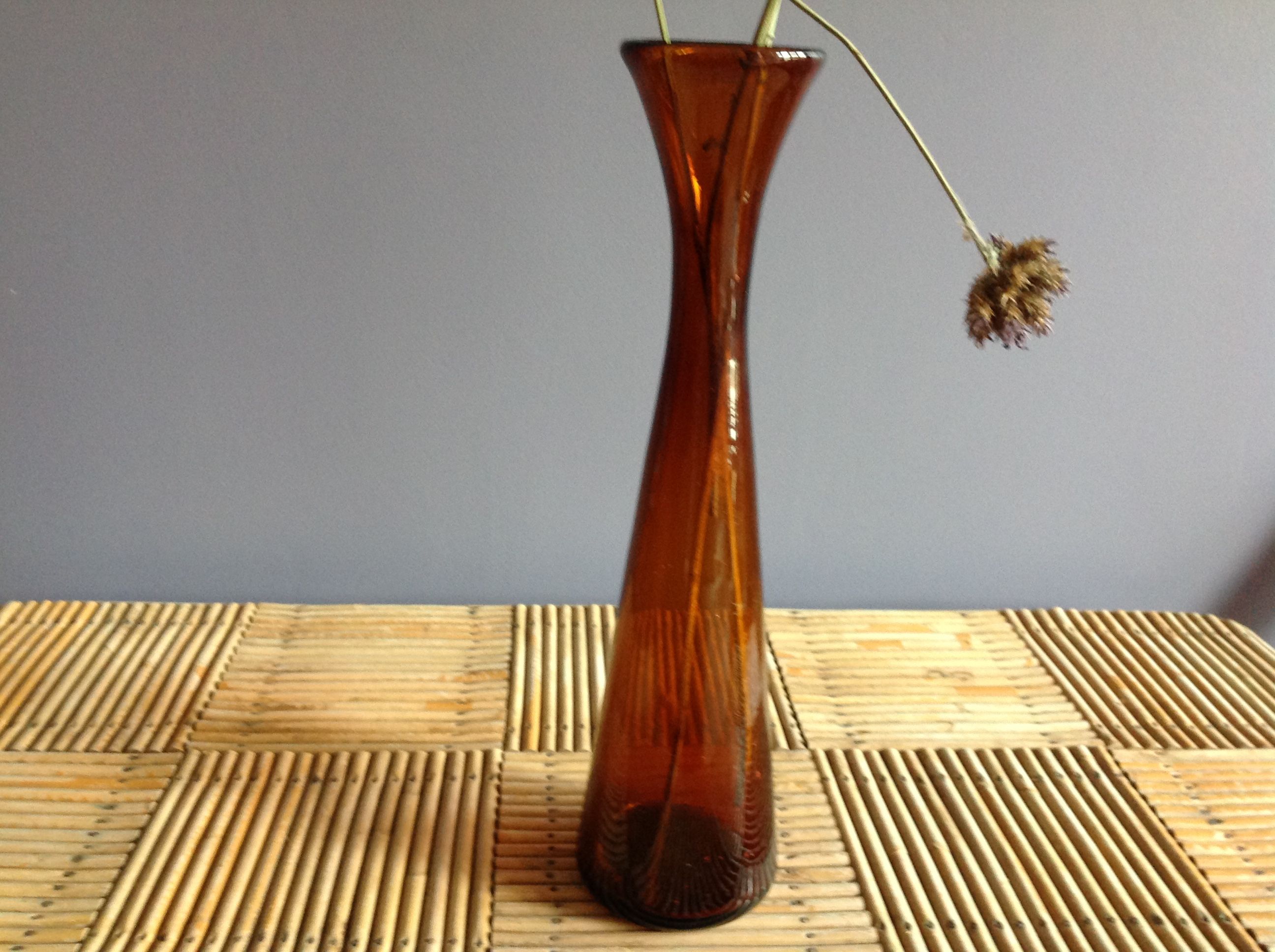 Vase en verre ambre