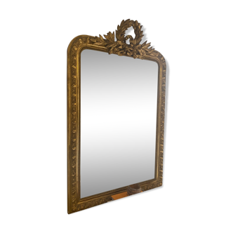 Wooden mirror and gilded stucco decorated with rows of pearls, 139x93 cm