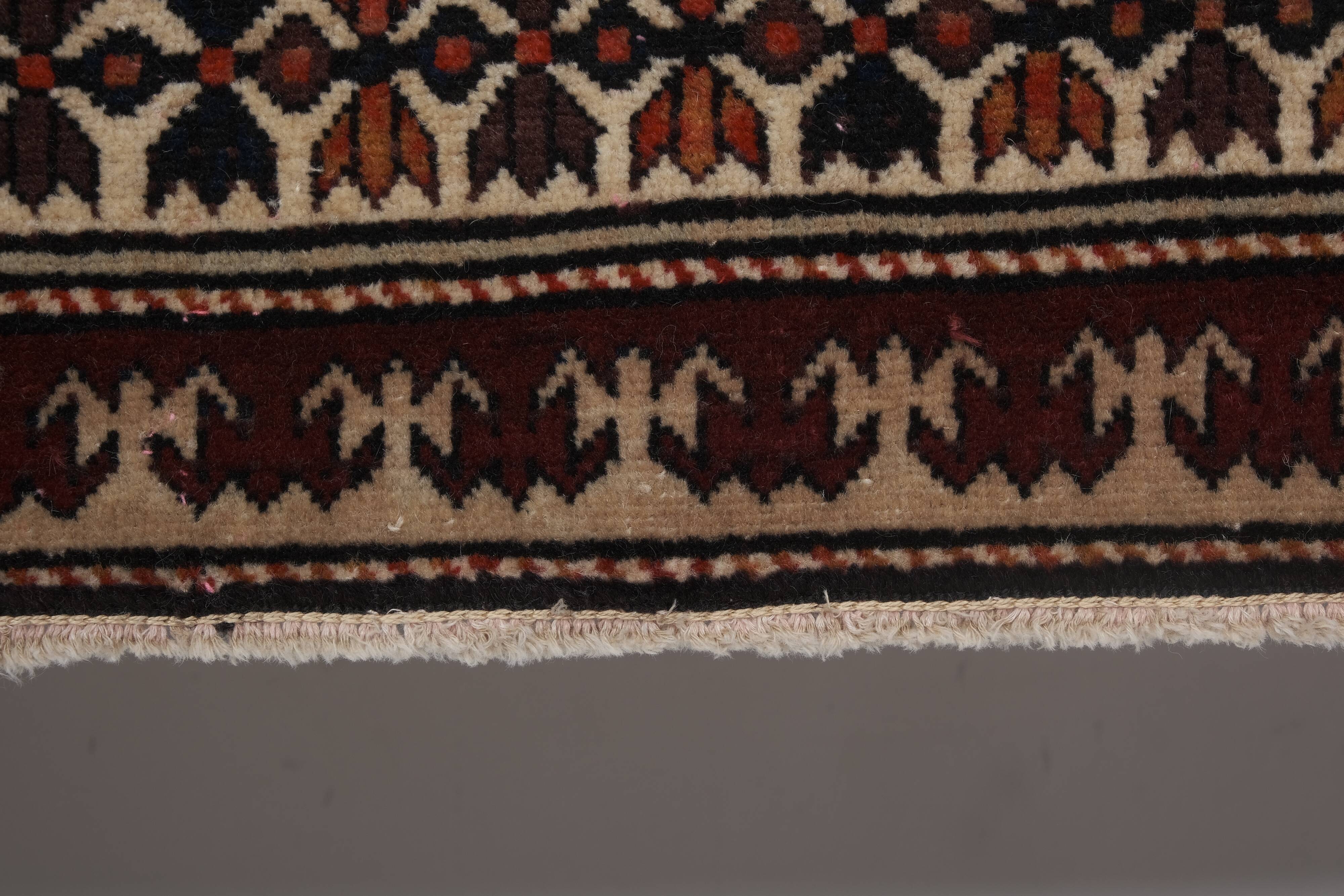 Vintage Turkish rug from Oushak, hand-woven 140x206 cm
