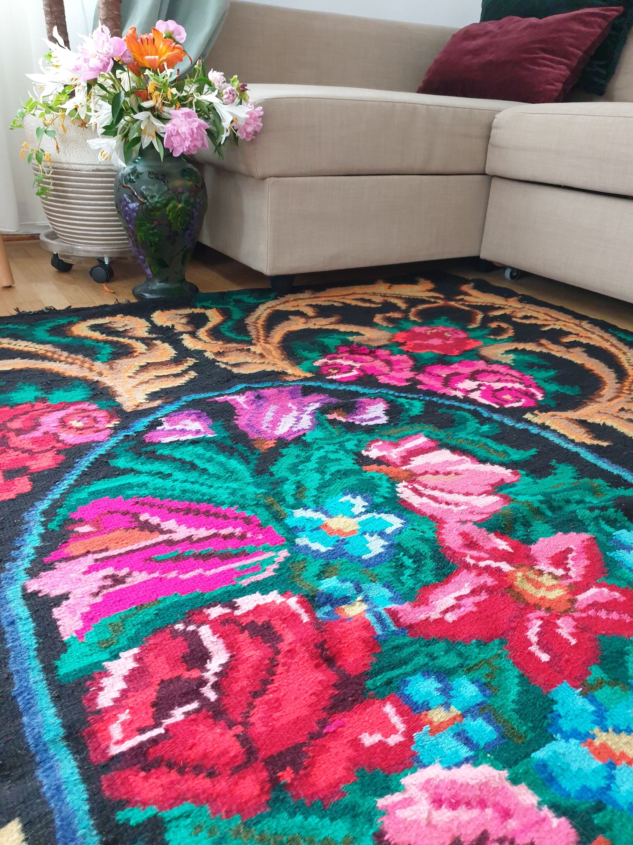 Tapis floral en laine de Moldavie de style bohème - 182×208 cm