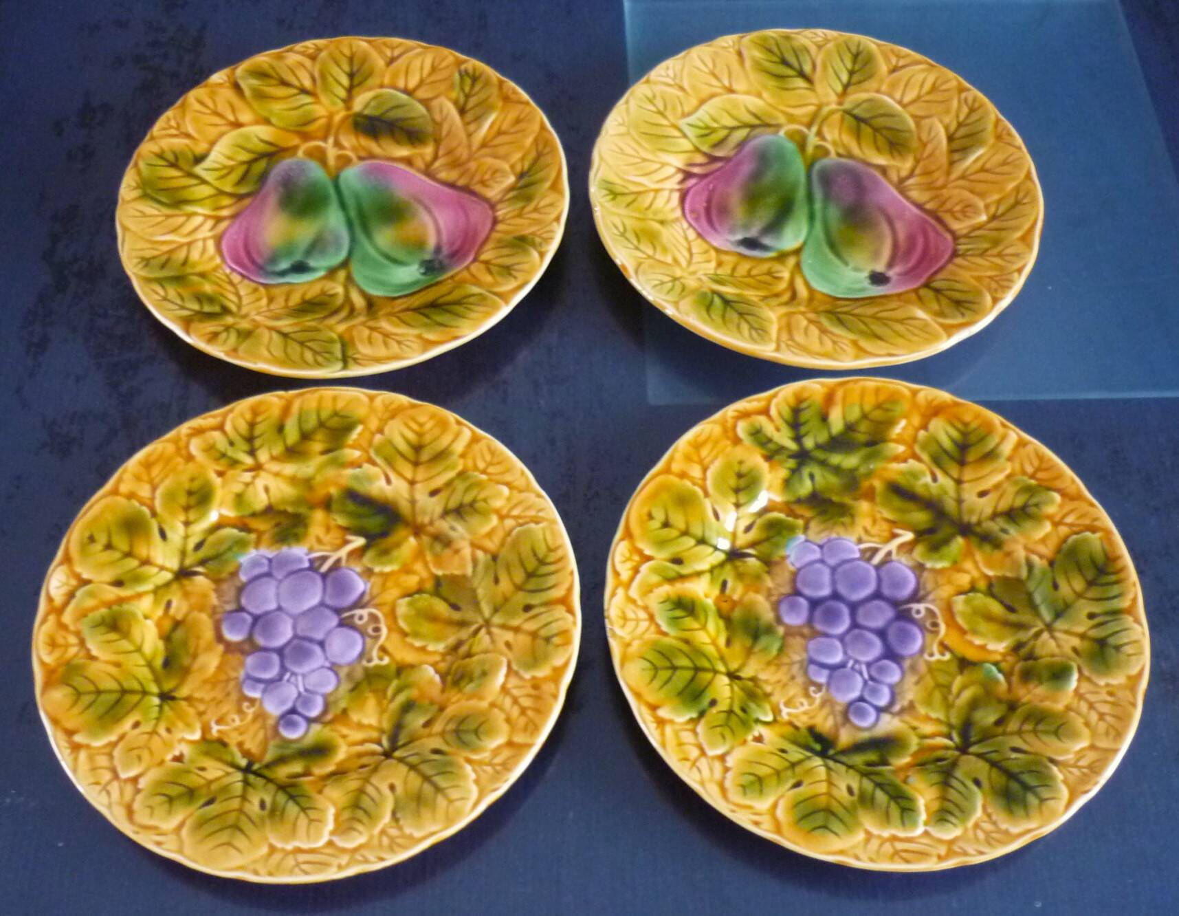 Dessert service of 12 barbotine plates, Sarreguemines, vintage