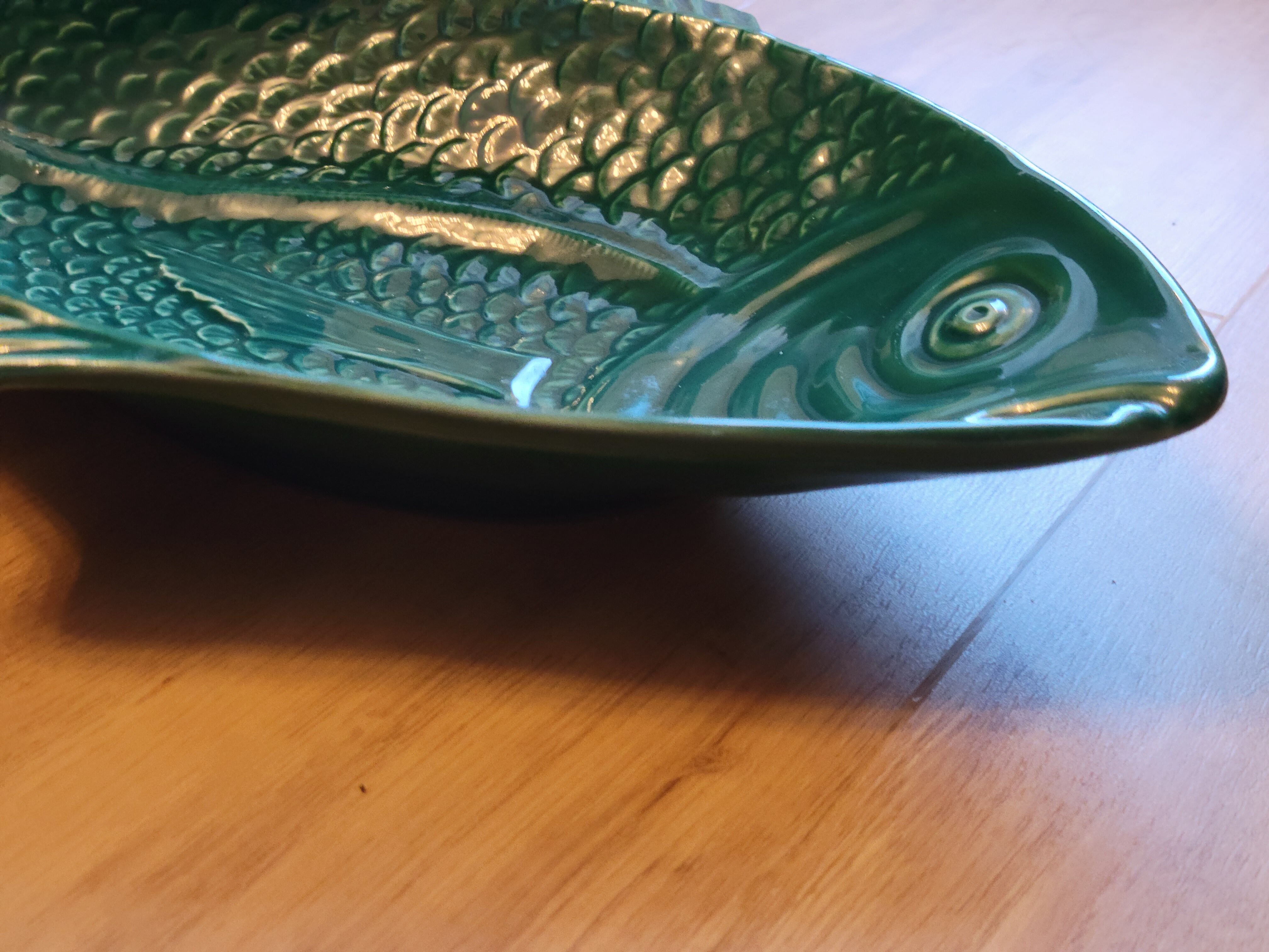 Ceramic serving flat plate in the shape of green fish