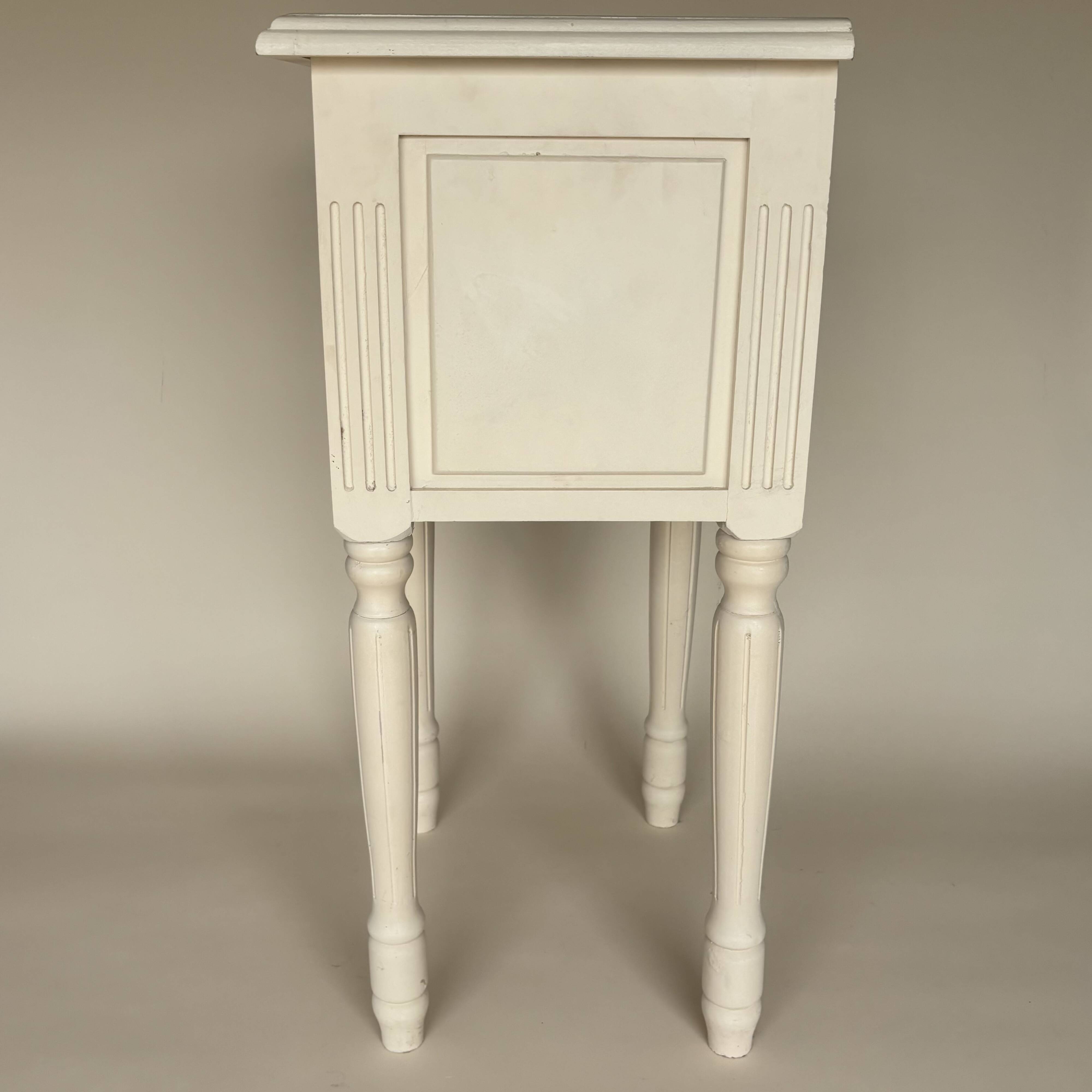 Mini dressing table