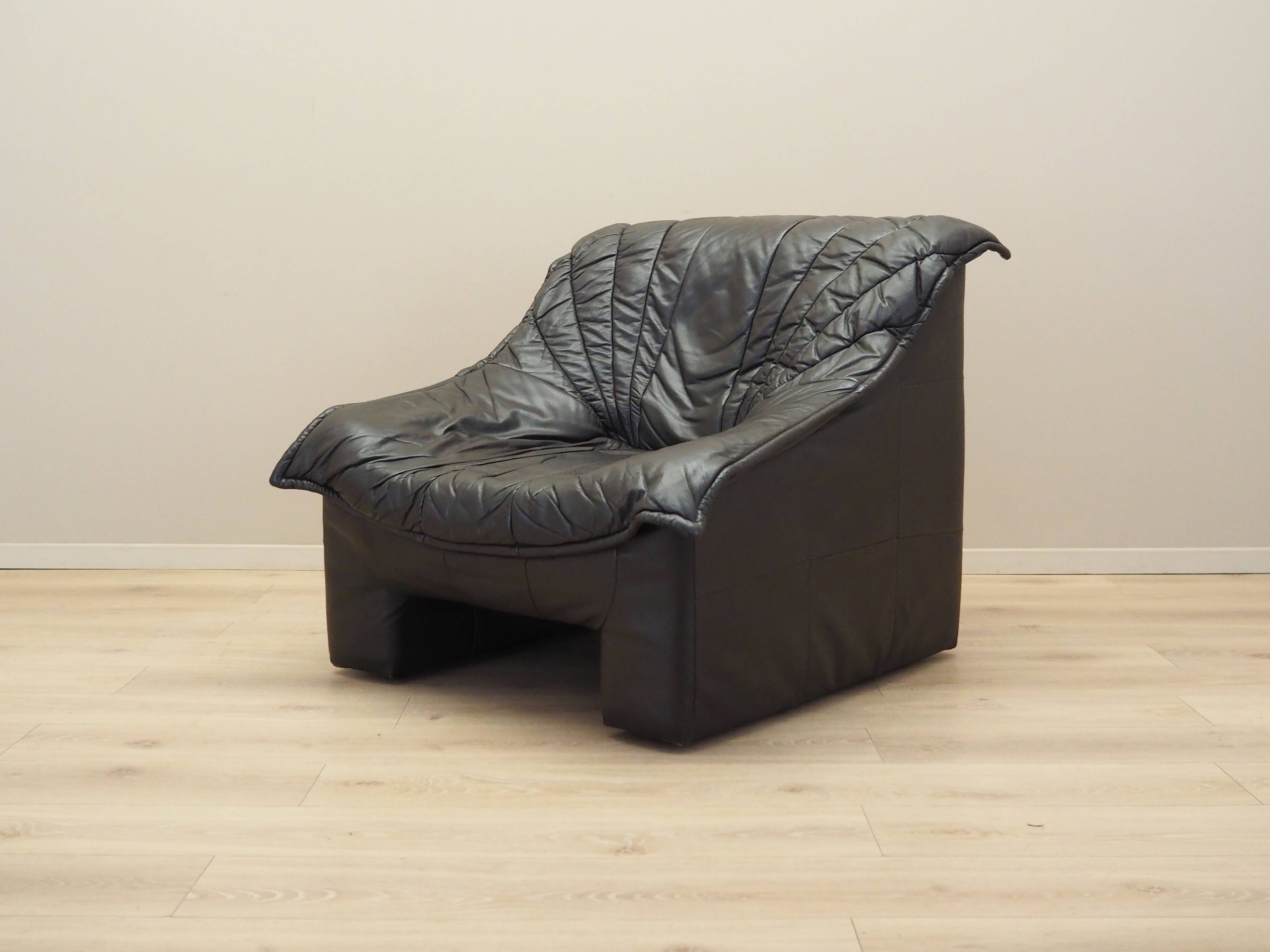 Fauteuil en cuir, design italien, années 1960, production : Italie