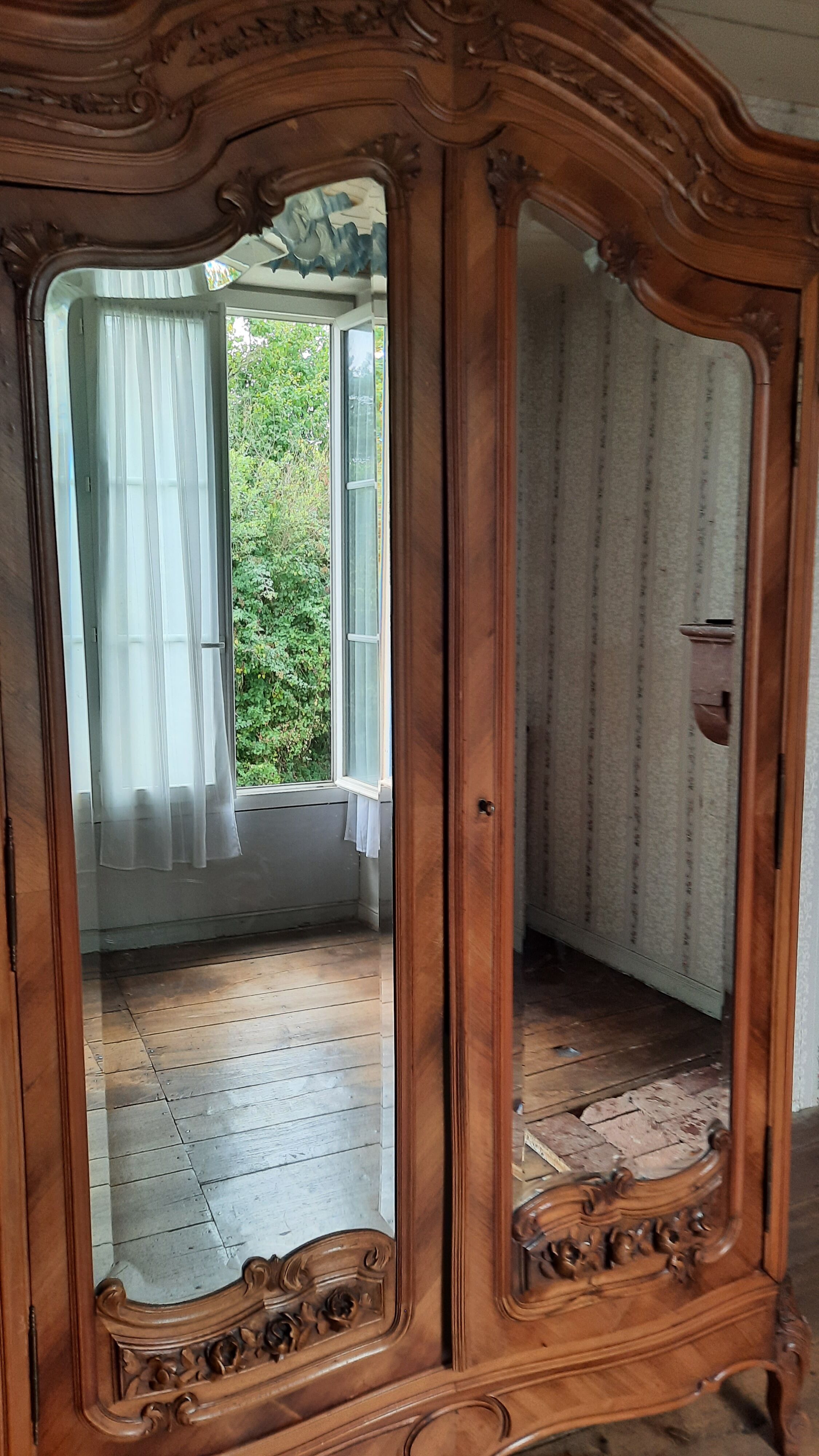 Armoire style louis XV rocaille