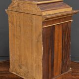 18th century tabernacle decorated with 2 columns and a sun on the facade