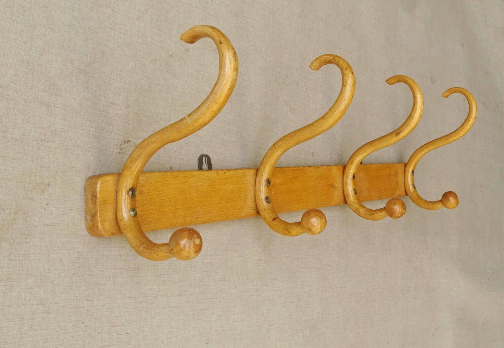 Wall coat rack with 4 hooks, around 1925, bent wood.