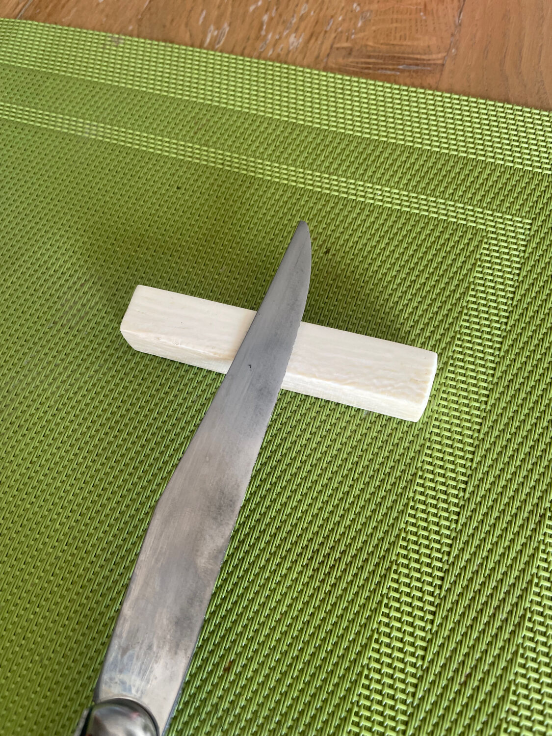 Set of 12 vintage knife rests in polished bone - ivory look, minimal