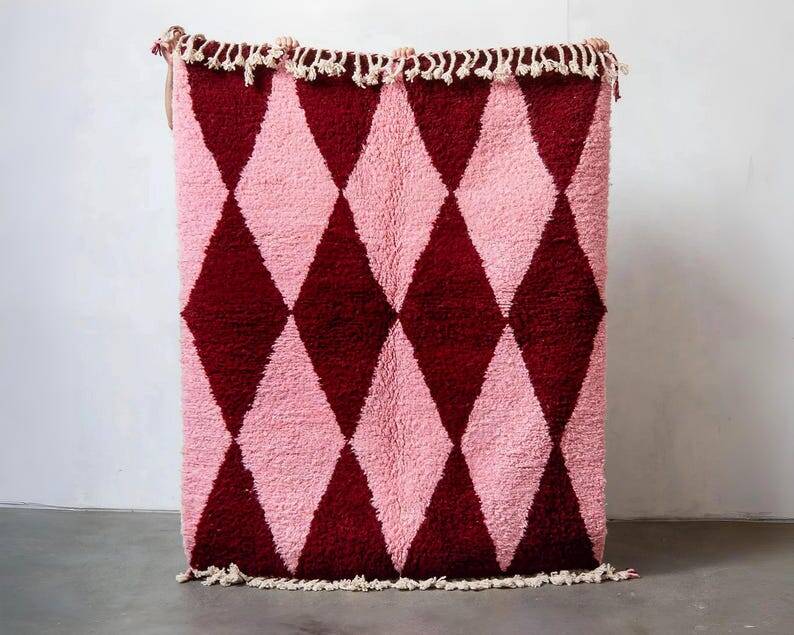 Off-white Moroccan rug with geometric patterns, 250cm x 200cm