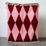 Off-white Moroccan rug with geometric patterns, 250cm x 200cm