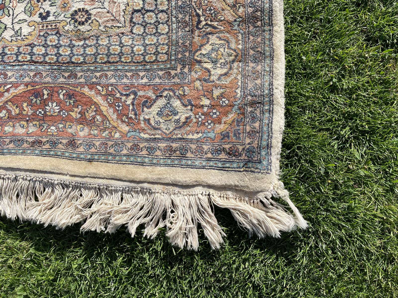 Handmade wool Pakistani rug