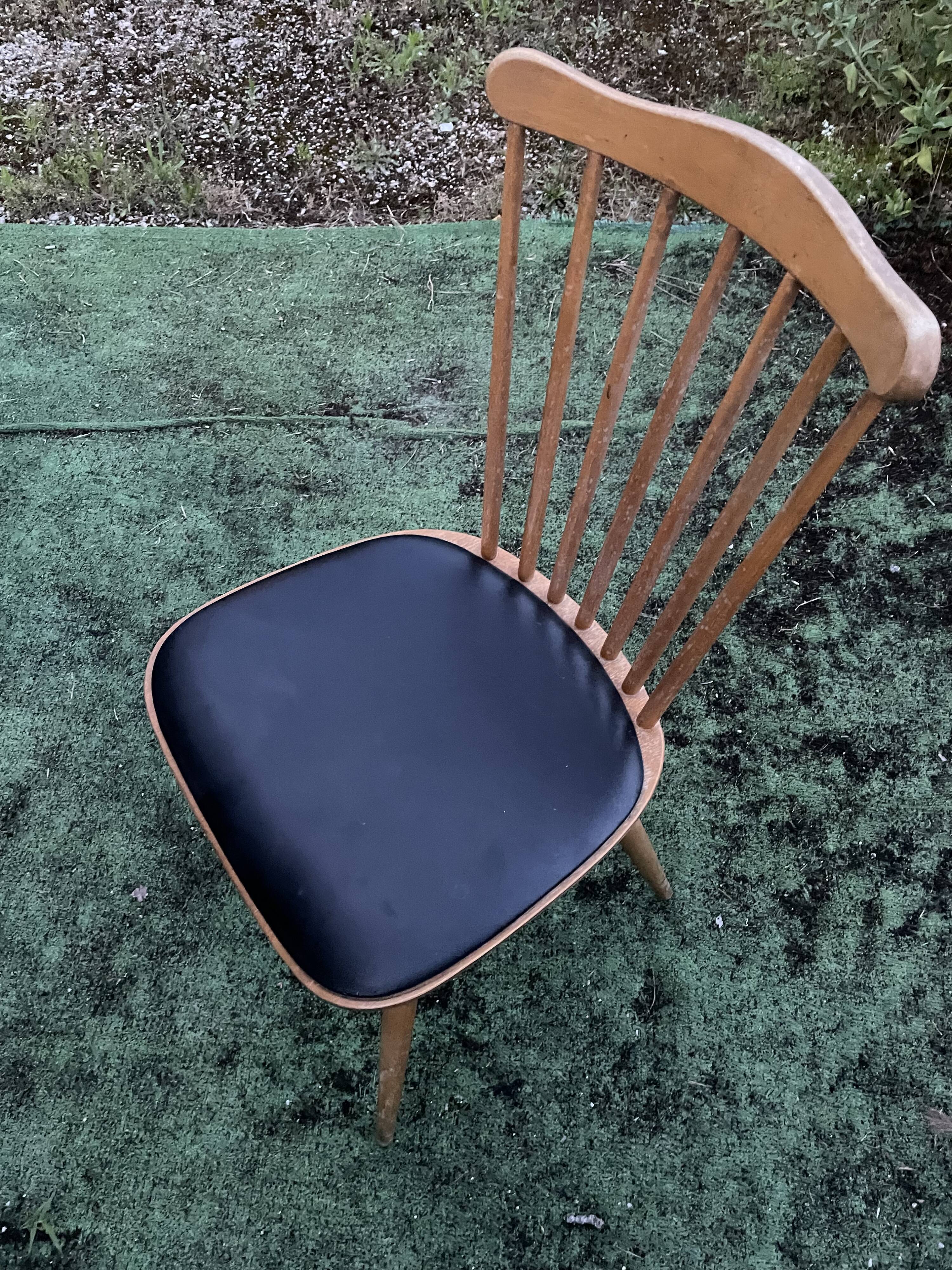 Chaise Baumann modèle menuet assise simili cuir noir