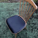Chaise Baumann modèle menuet assise simili cuir noir