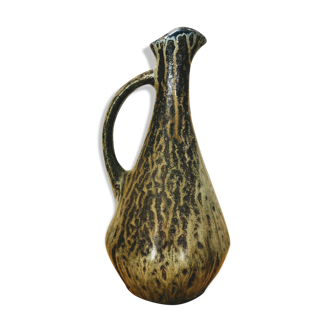 Sandstone pitcher