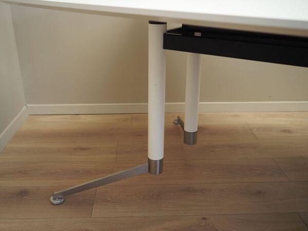 Table de conférence, design danois, 2016, designer : Paul Leroy, fabricant : Paustian