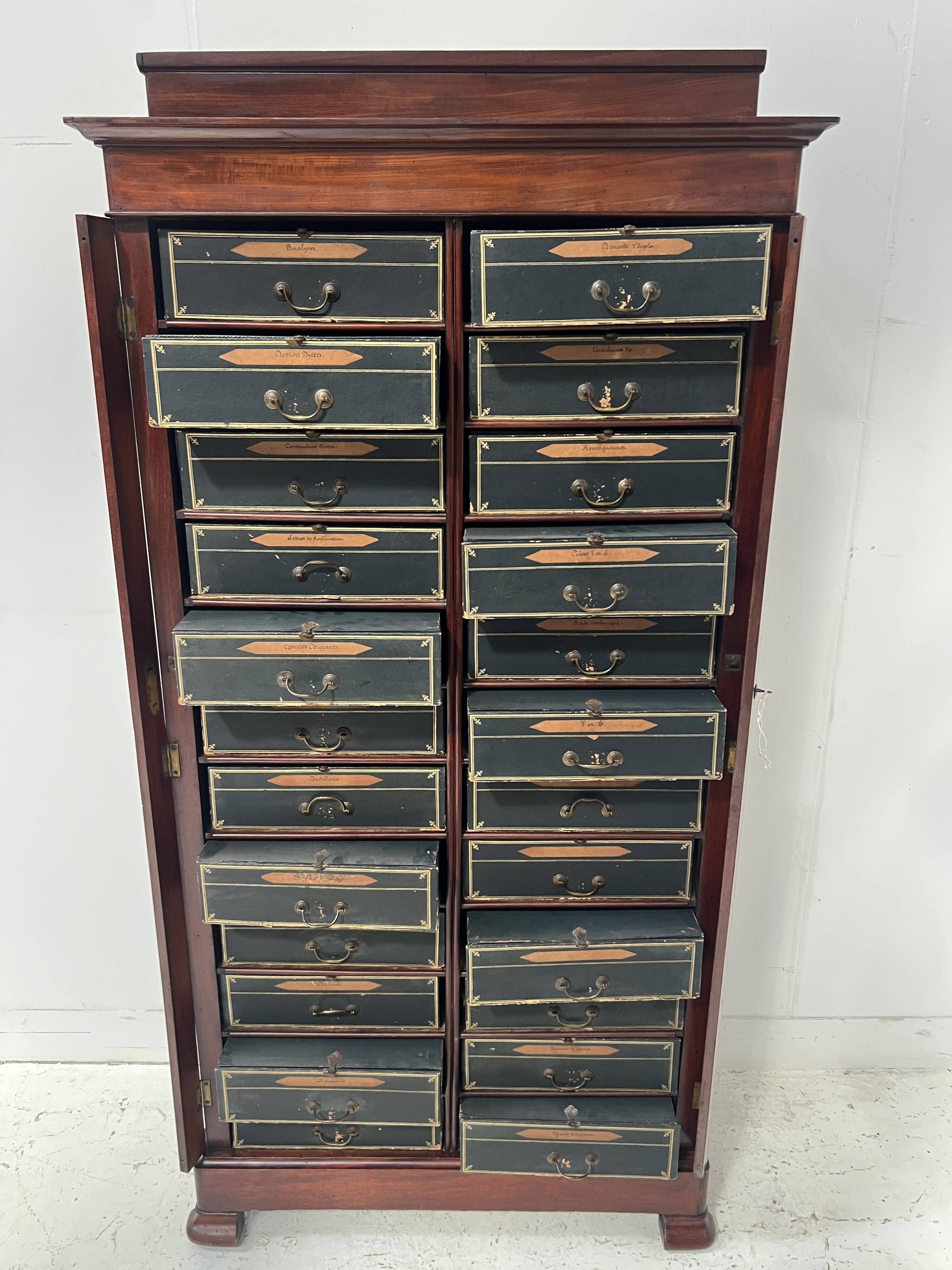Louis Philippe period cabinet in mahogany veneer, 19th century.