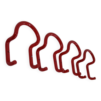 Set of 4 "taka" pink coat hooks by Cesare Rota Nodari for Acerbis, 1960.