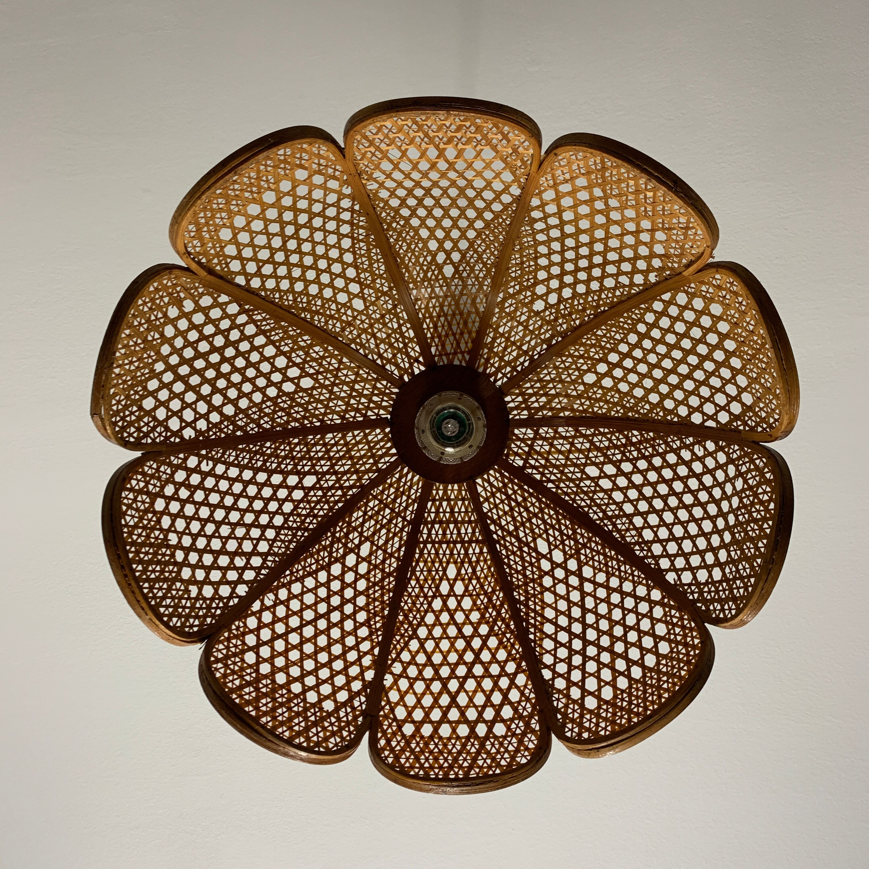 Suspension in vintage cannage