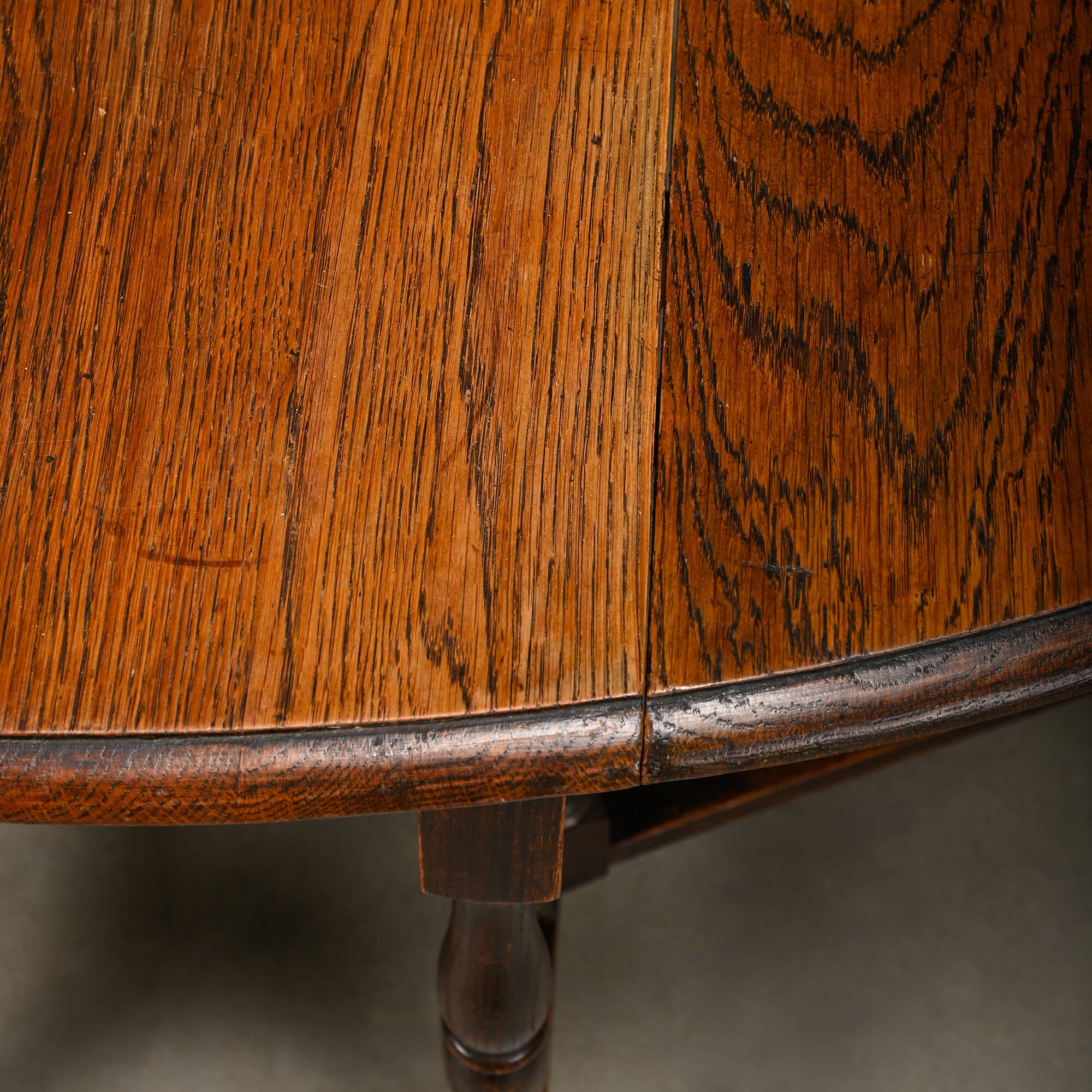 Antique English oval Gateleg Table in solid Oak, Late 19th Century