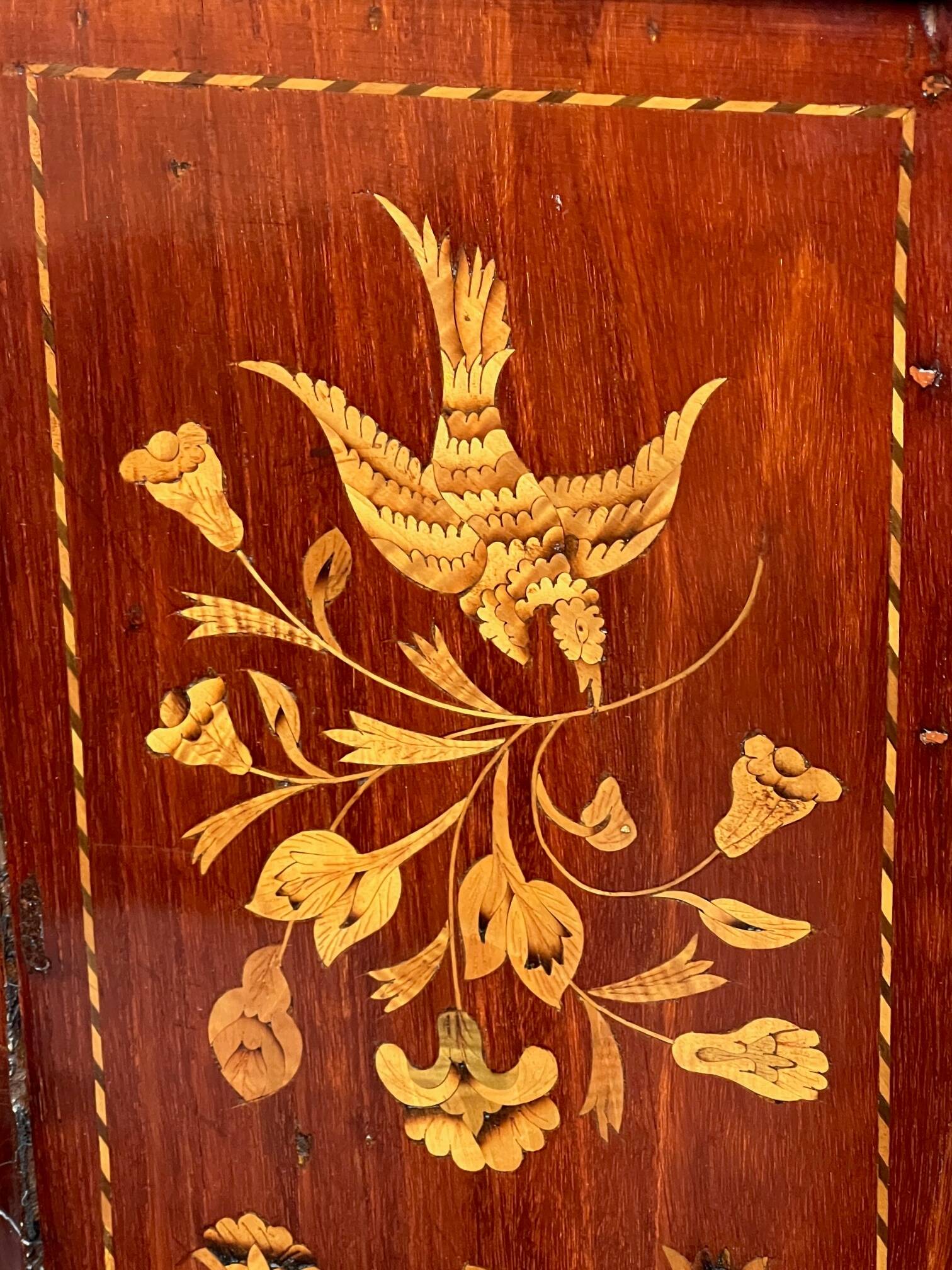 Renaissance display case. Dutch marquetry with floral motifs.