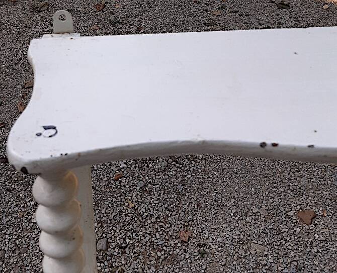 charming curved shelf with 2 turned wooden supports