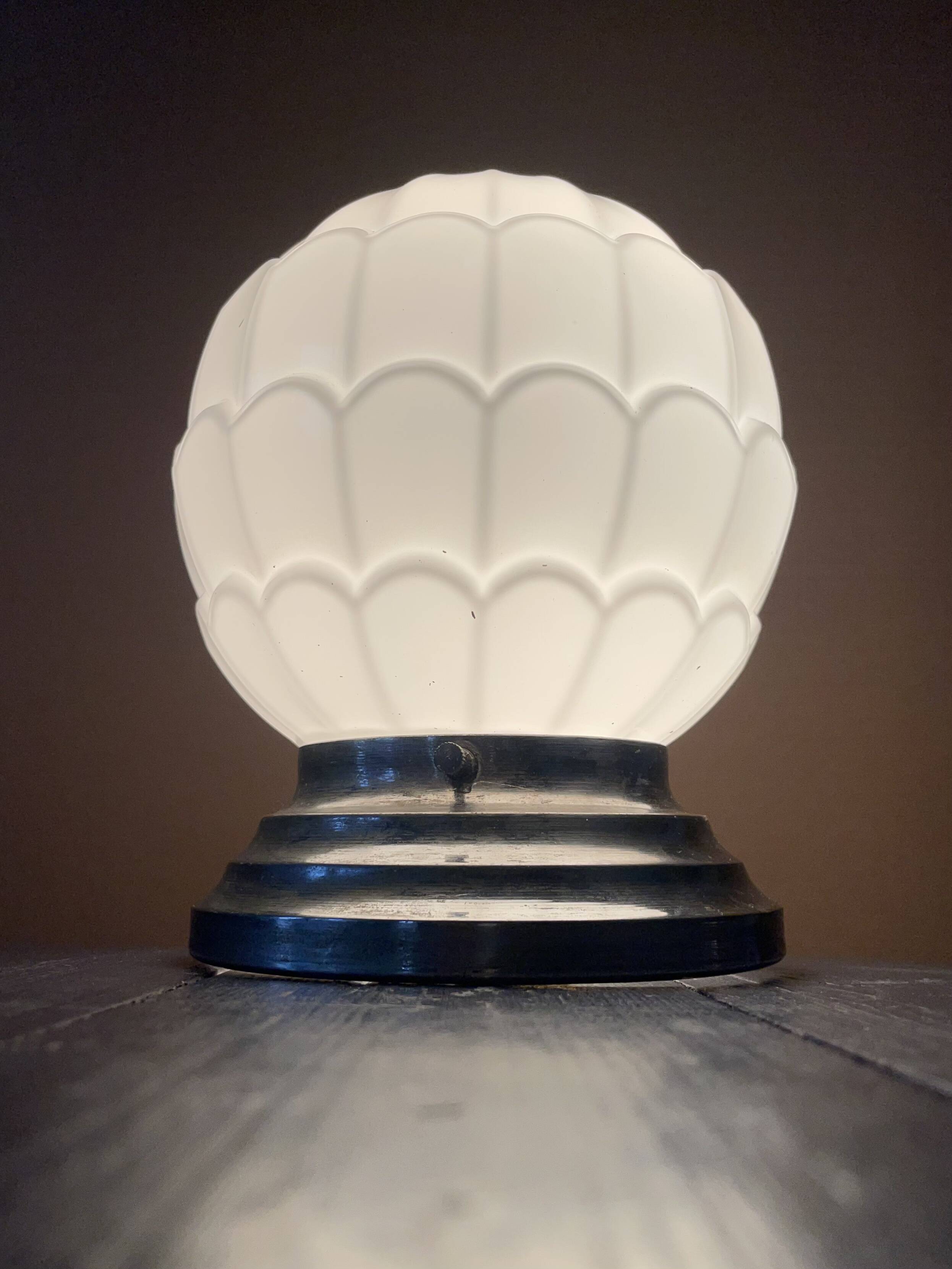 Plafonnier Art Déco ancien / opaline