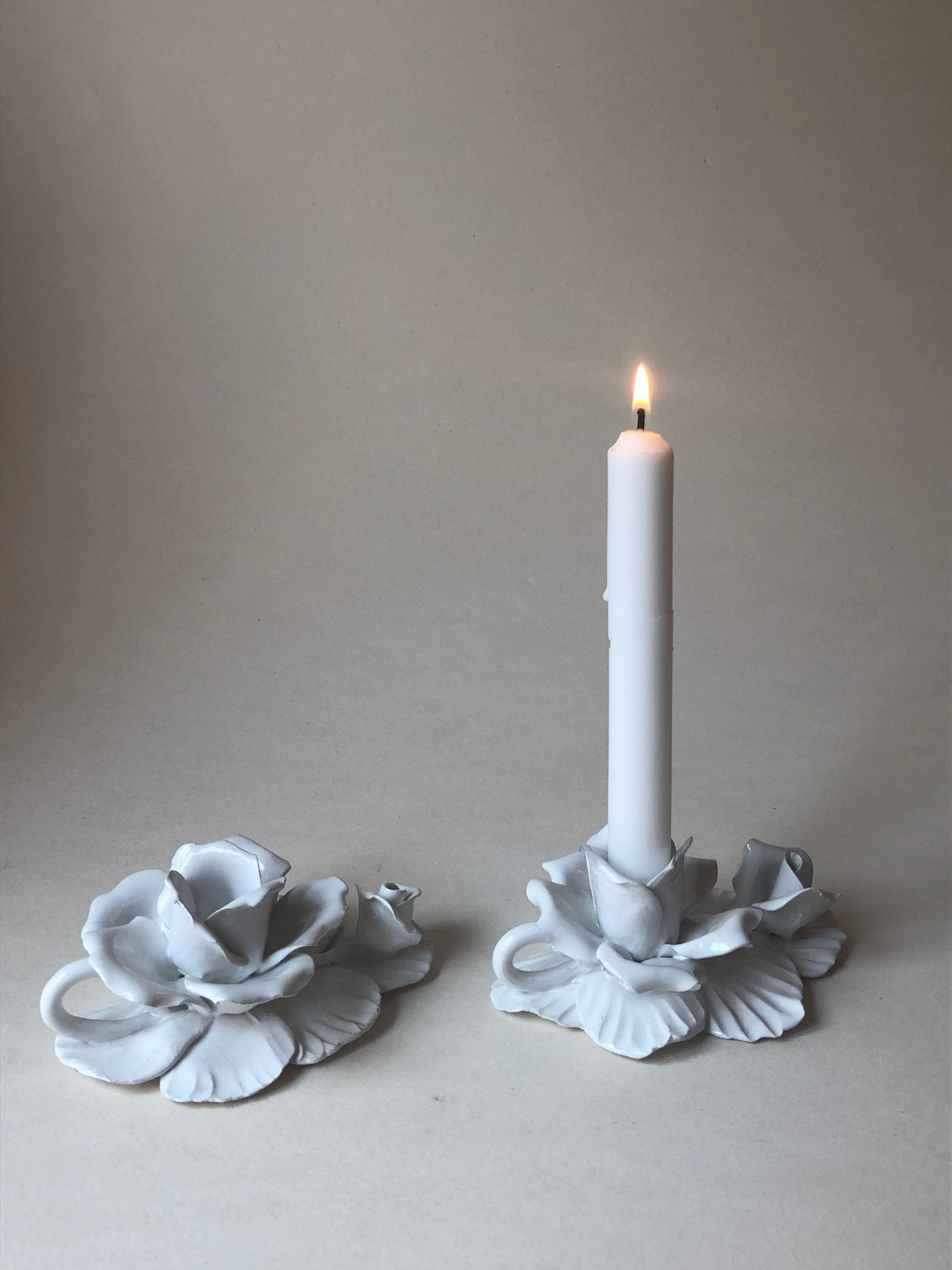 Set of 2 candlesticks in white porcelain