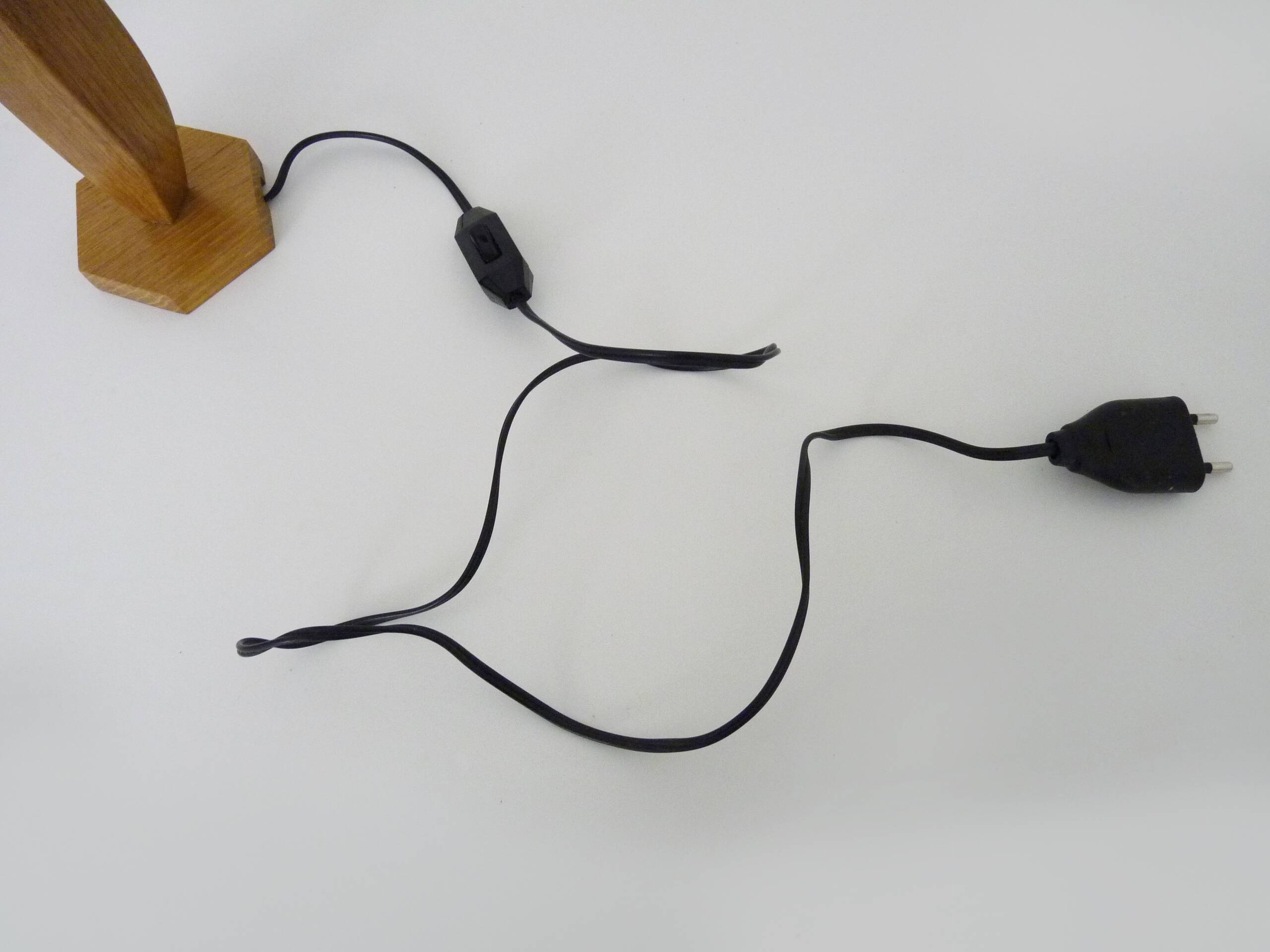 Sculptural lamp in carved oak wood, 70s 80s