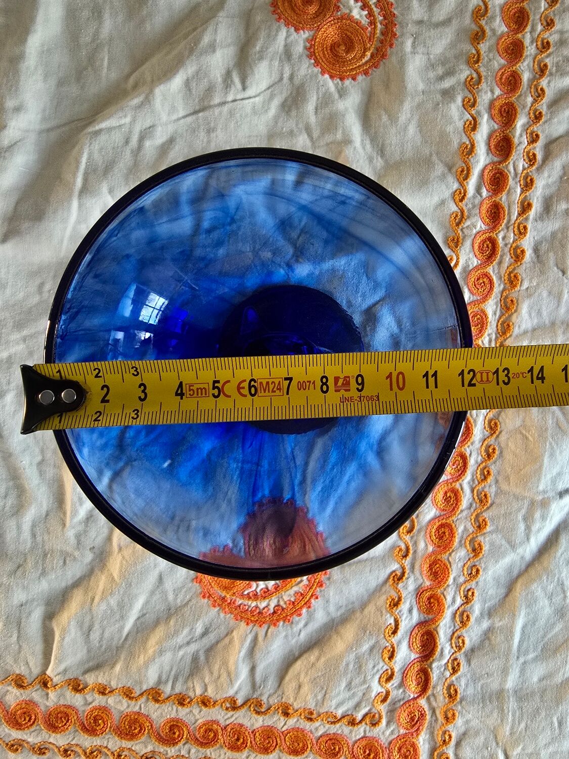 Coupe vintage La Rochère bleu cobalt sur pied