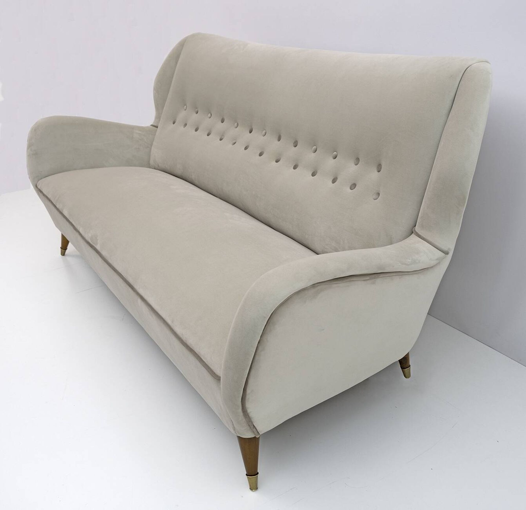 Attributed Gio Ponti Mid-Century Modern Velvet Sofa for ISA, 1950s