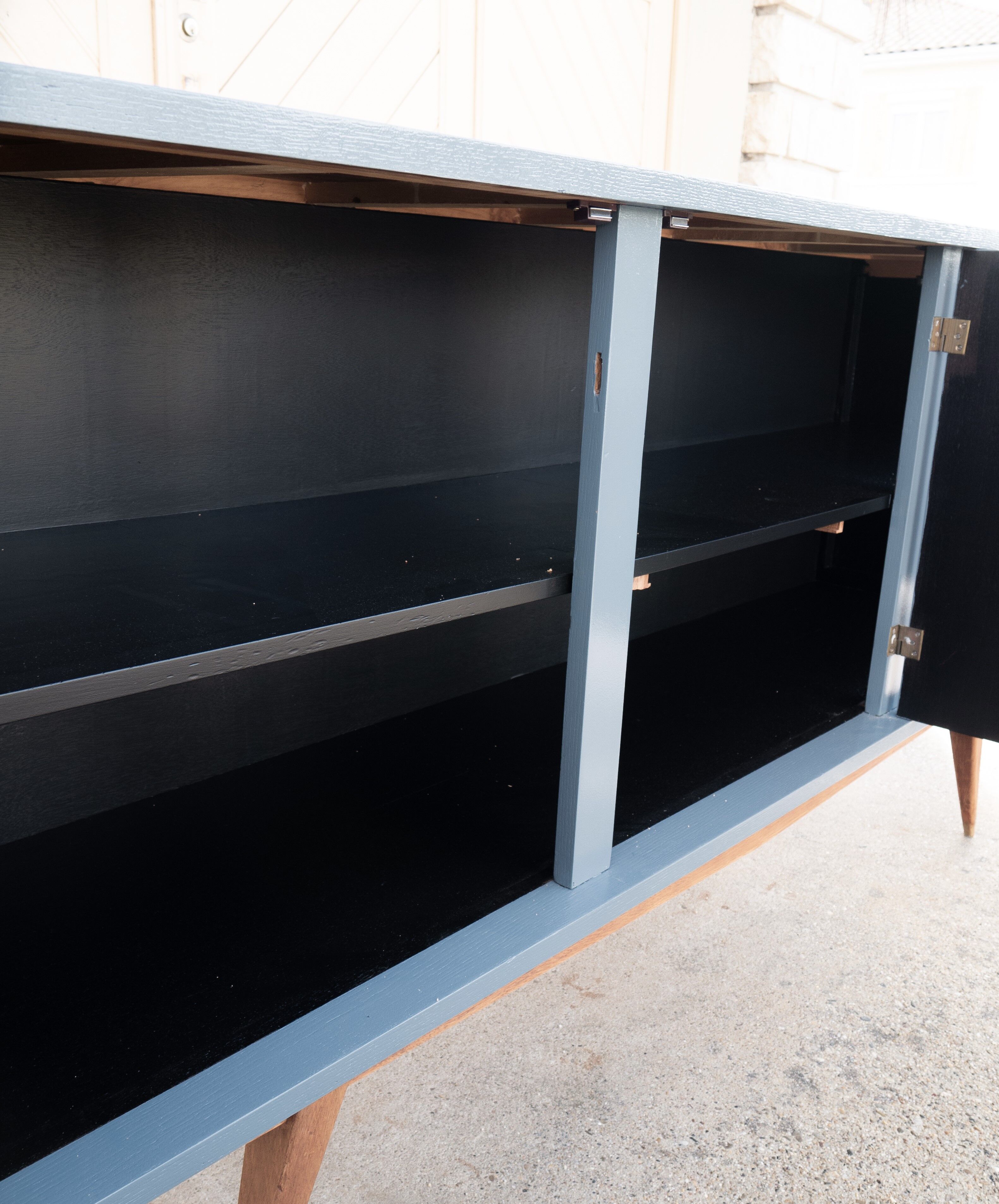 Sideboard feet compass