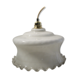 Round suspension in white opaline with serrated edges electrified