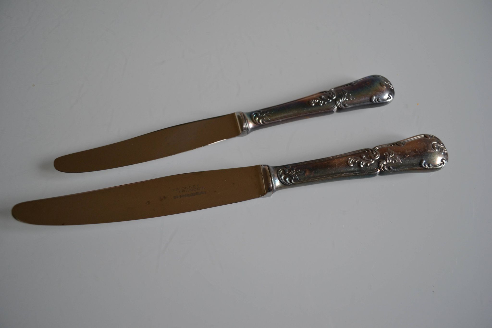24 TABLE & DESSERT KNIVES SILVER METAL GOLDFORFER FRIONNET FRANCOIS LOUIS XV