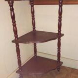 Etagère d’angle sur pieds