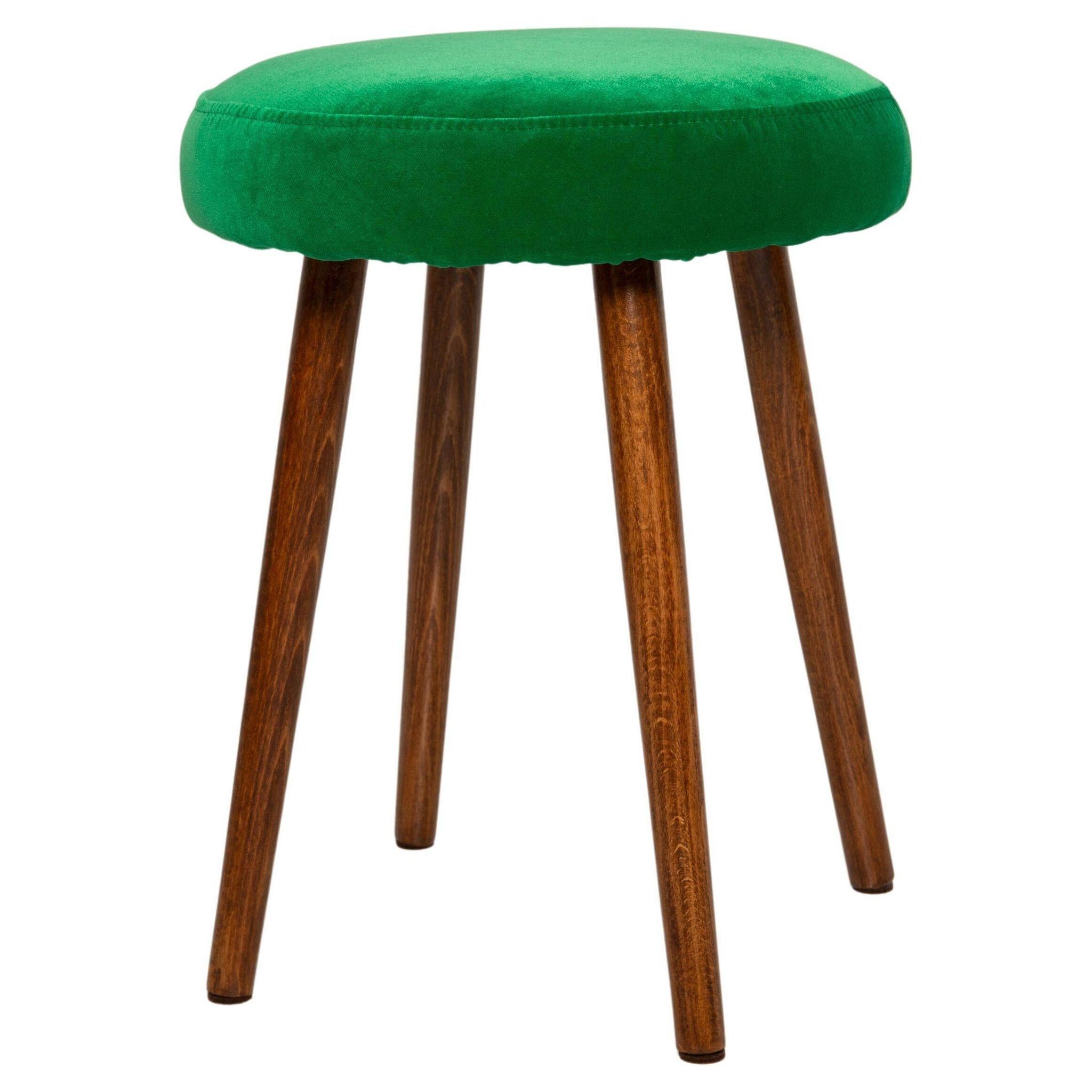 Tabouret en velours vert herbe mi-siècle, Europe, années 1960