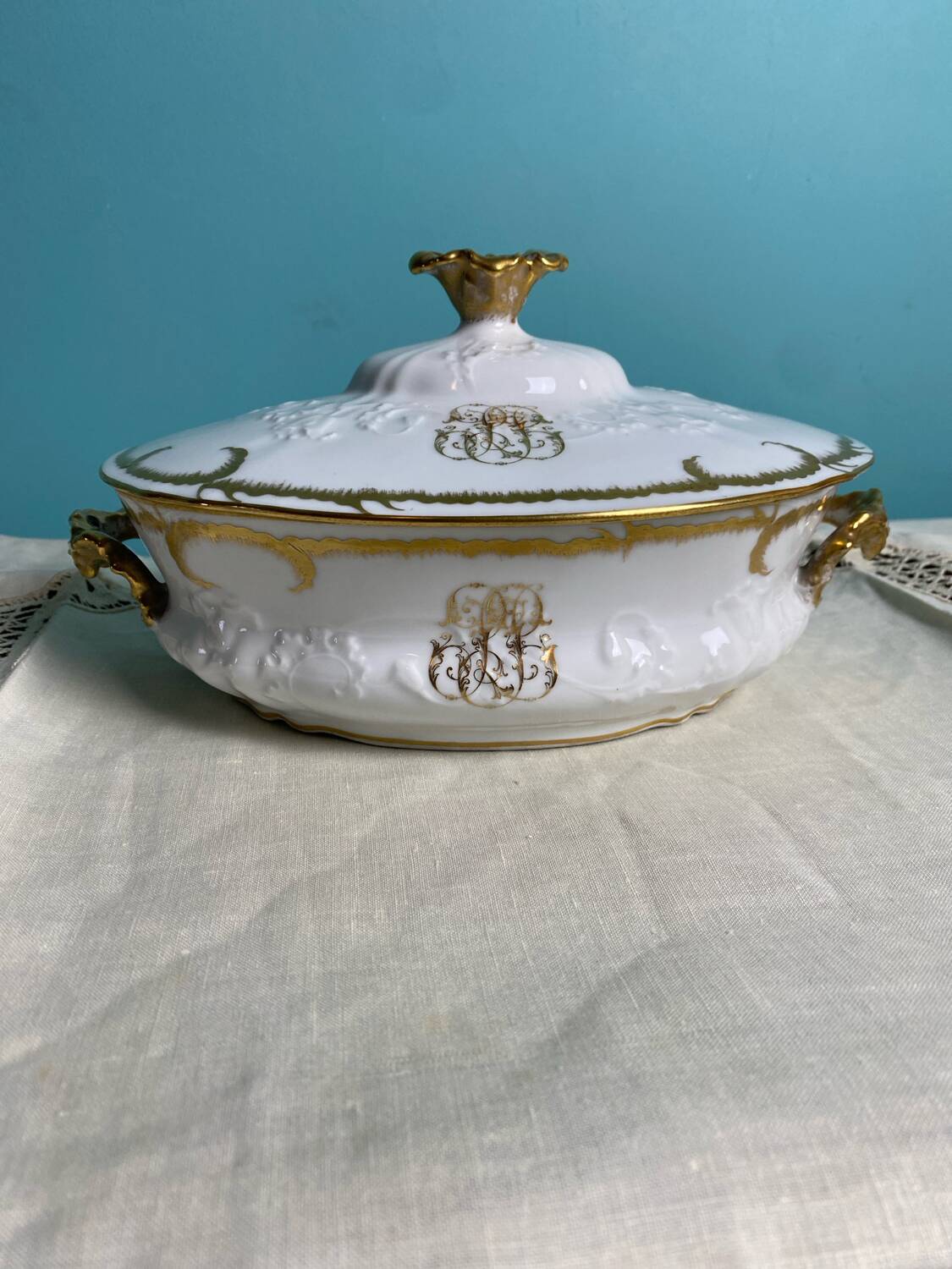 Soup tureen, vegetable dish in fine Limoges porcelain Monograms PJC gold
