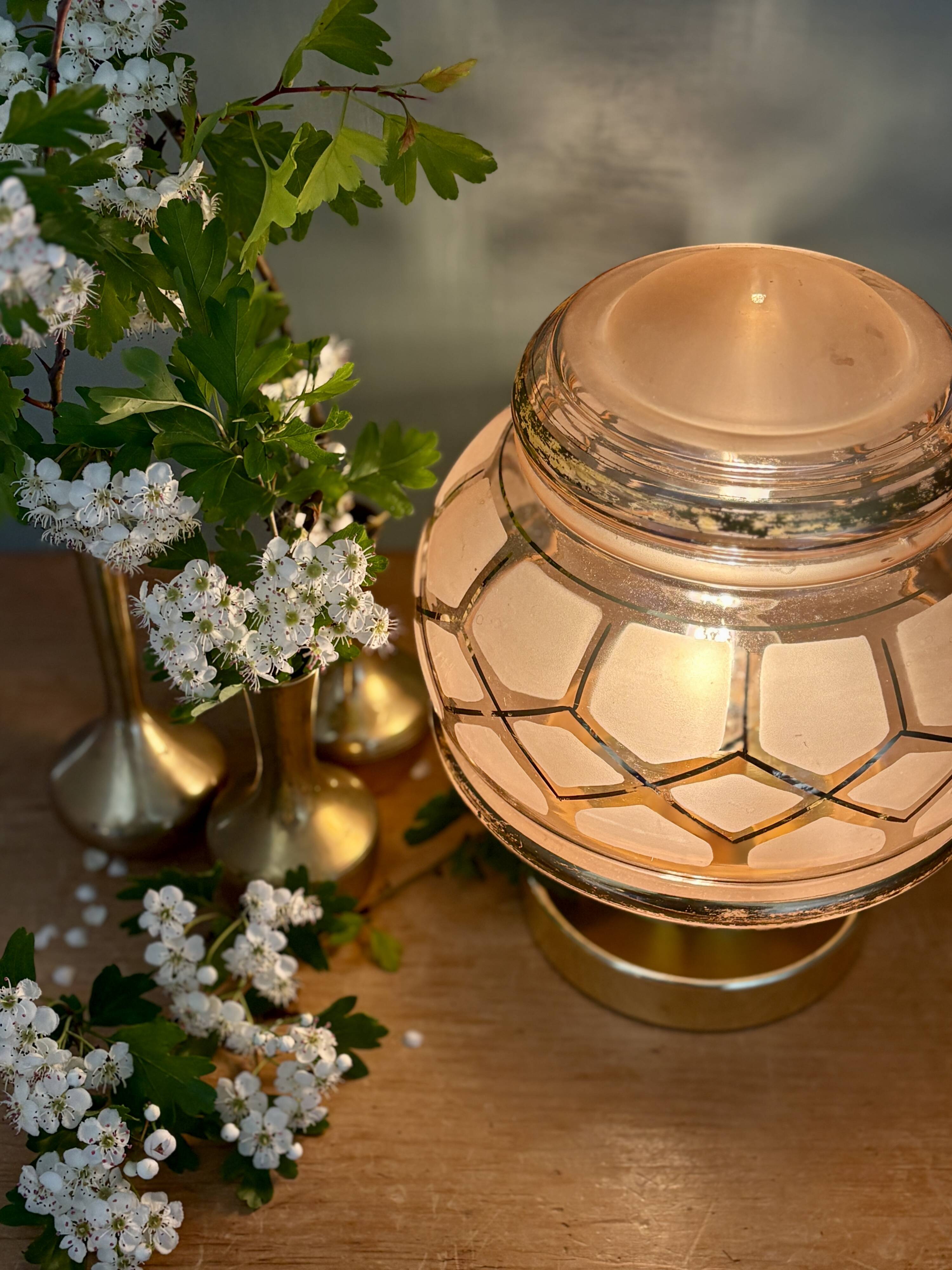 Vintage Art Deco globe table lamp in pink and gold glass.