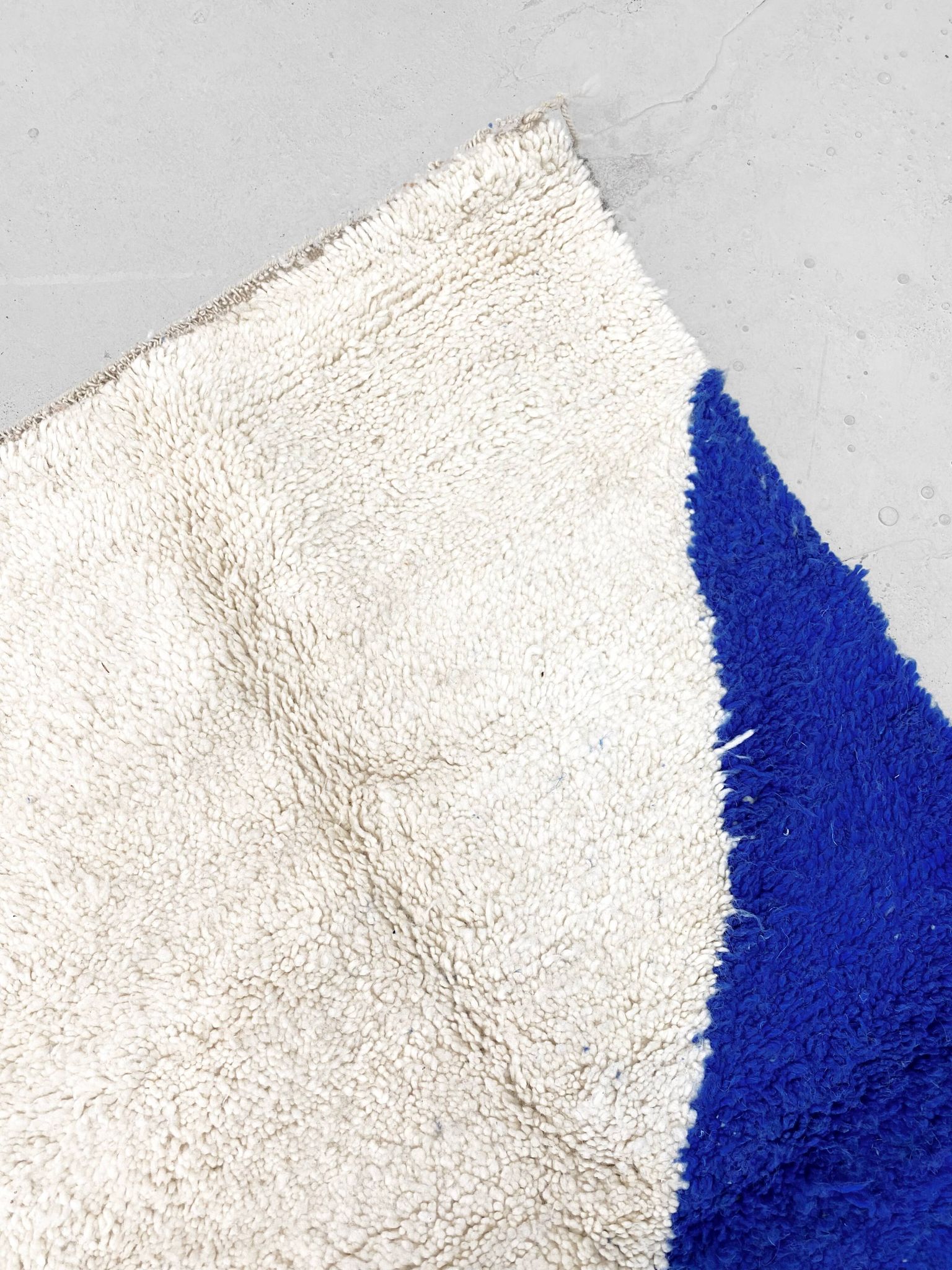 Moroccan Berber Beni Ouarain rug with blue patterns, 2.40x1.60m