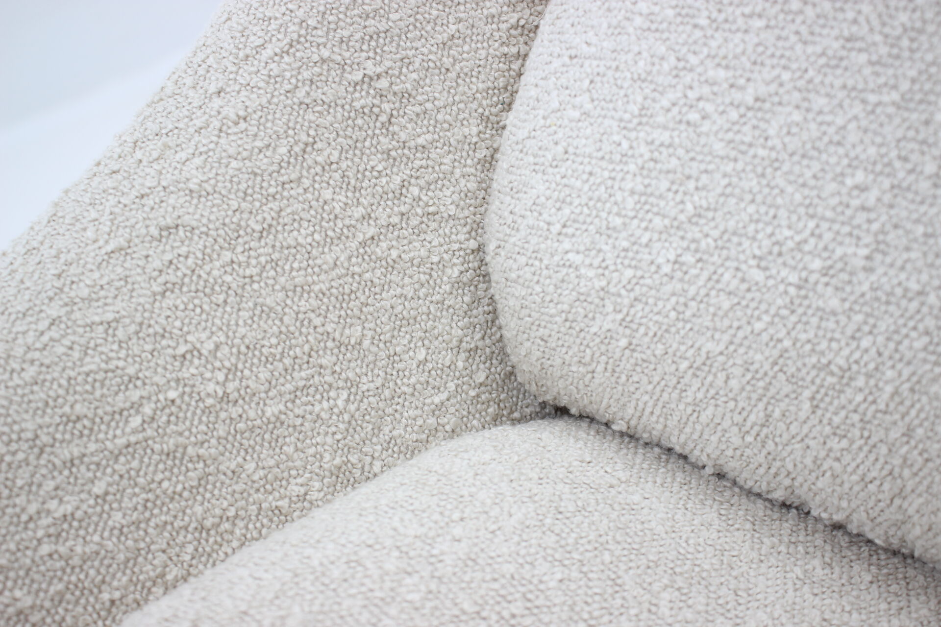 1970s Shell Lounge Chair in Bouclé Upholstery