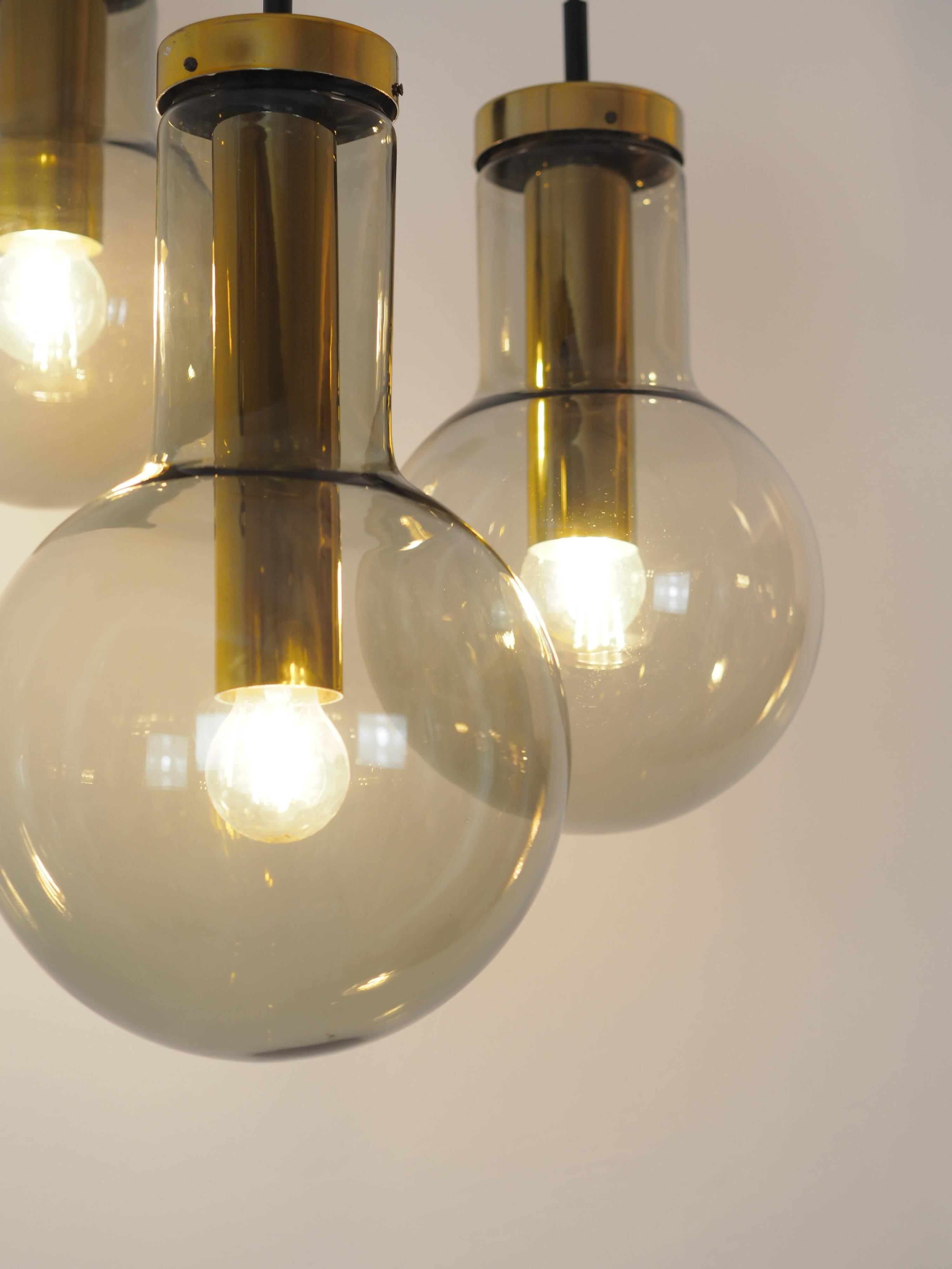 Rare Trio de lampes suspendues "Maxi Globe Lighting" par RAAK Amsterdam, années 1960