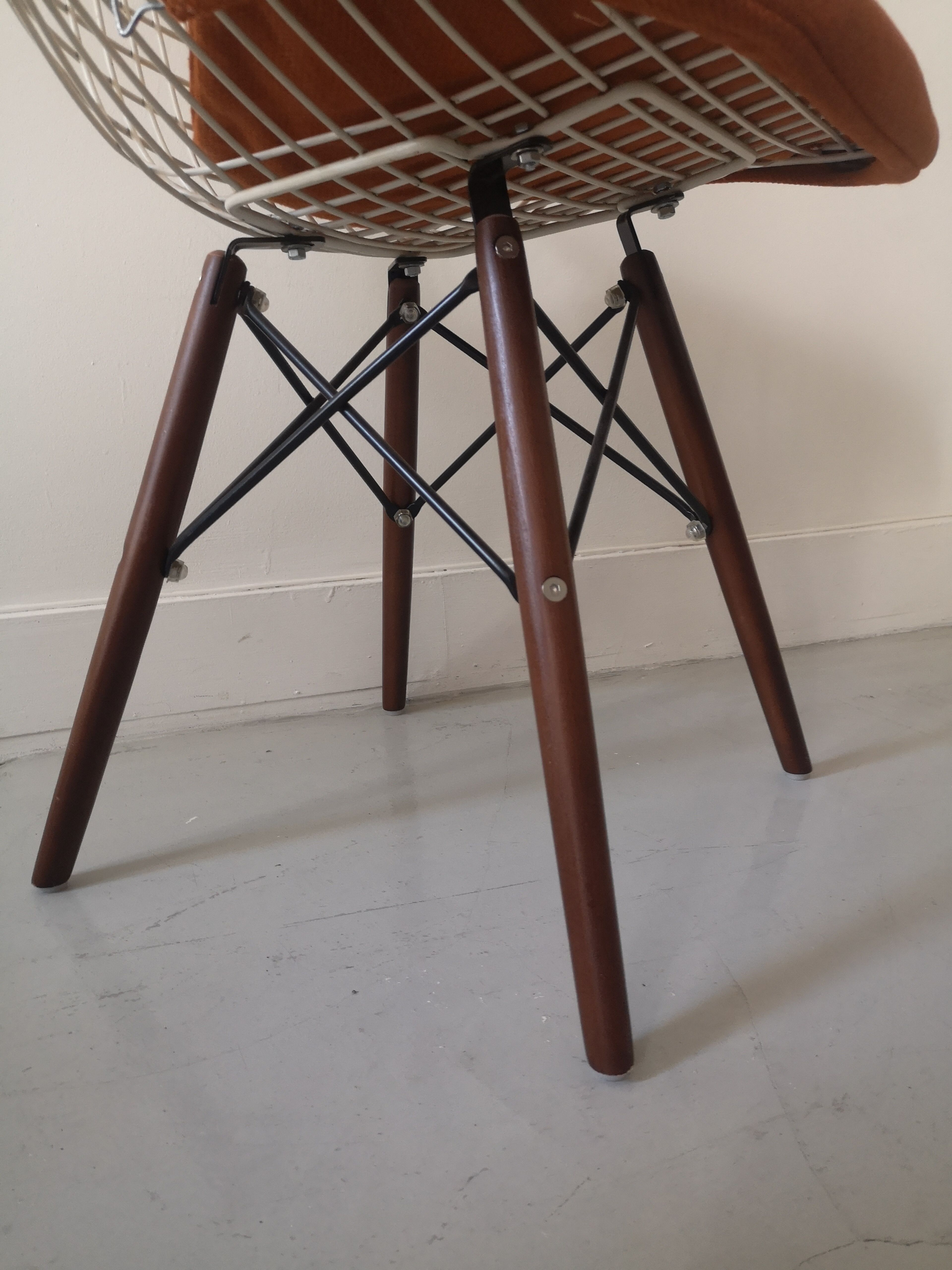 Eames bikini chair DKR-2