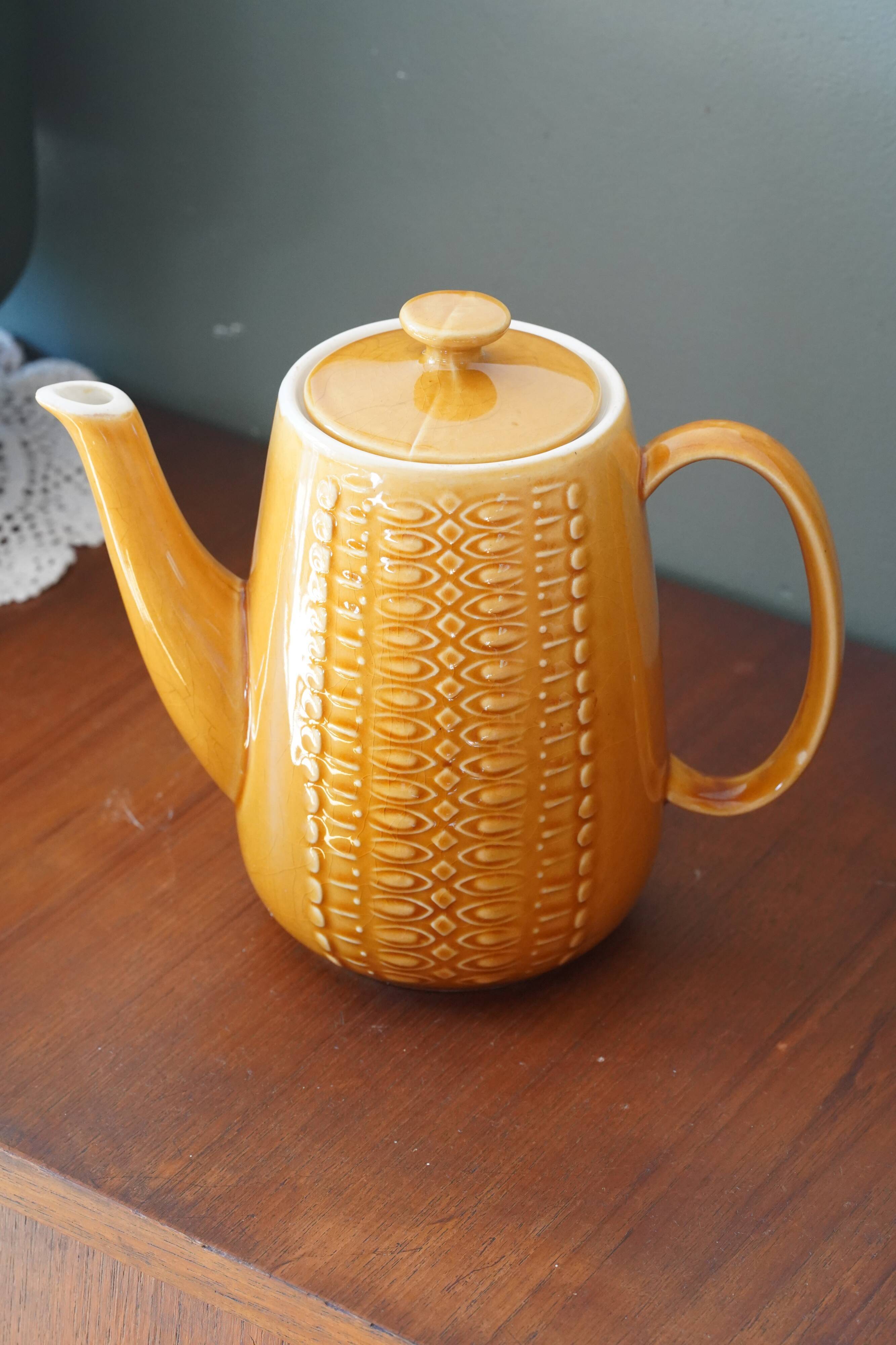 Ceramic teapot
