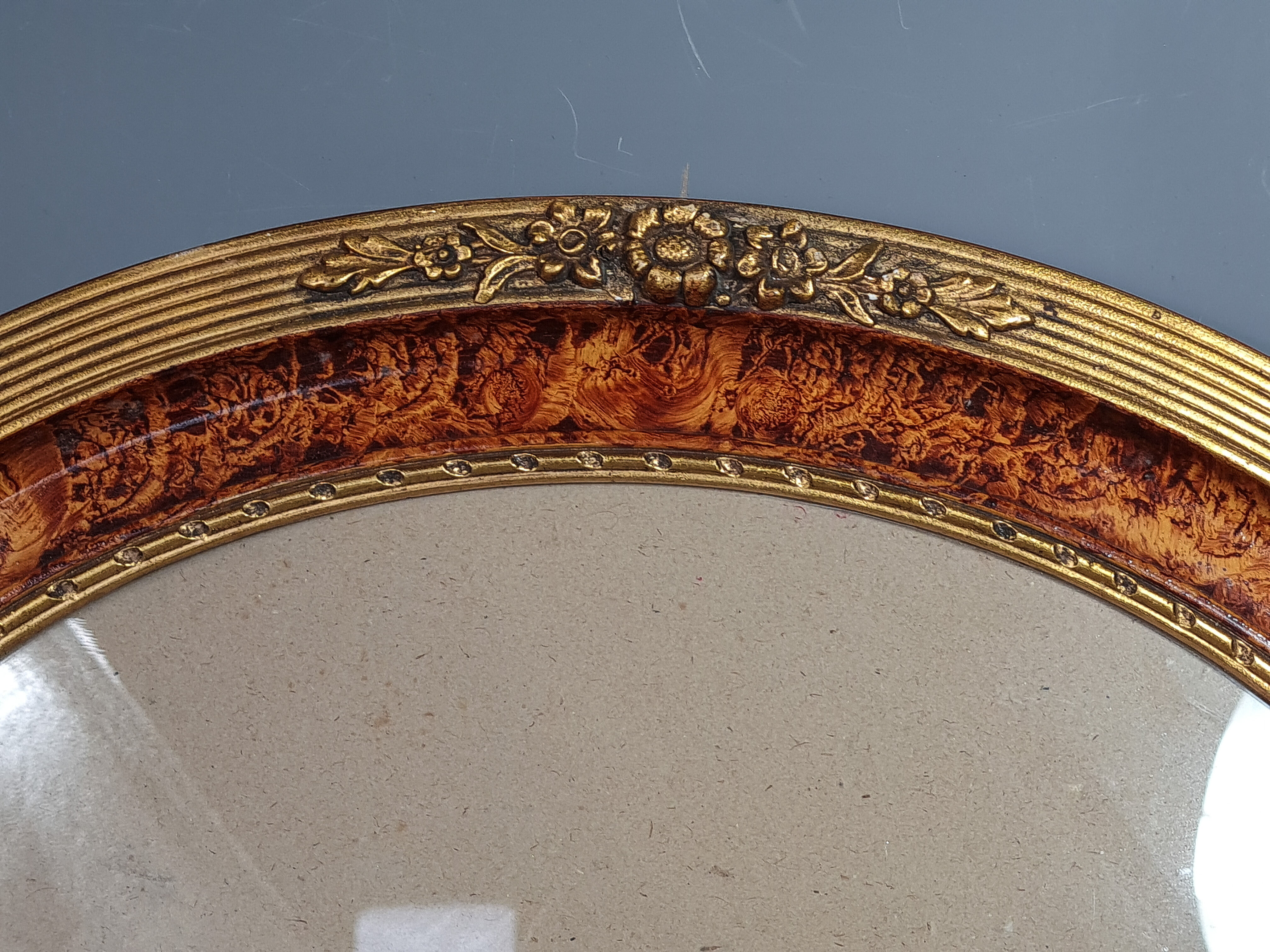 Old oval frame gilded stucco wood 50.5x40 cm, leaf 40x29.8 cm circa 1930 SB