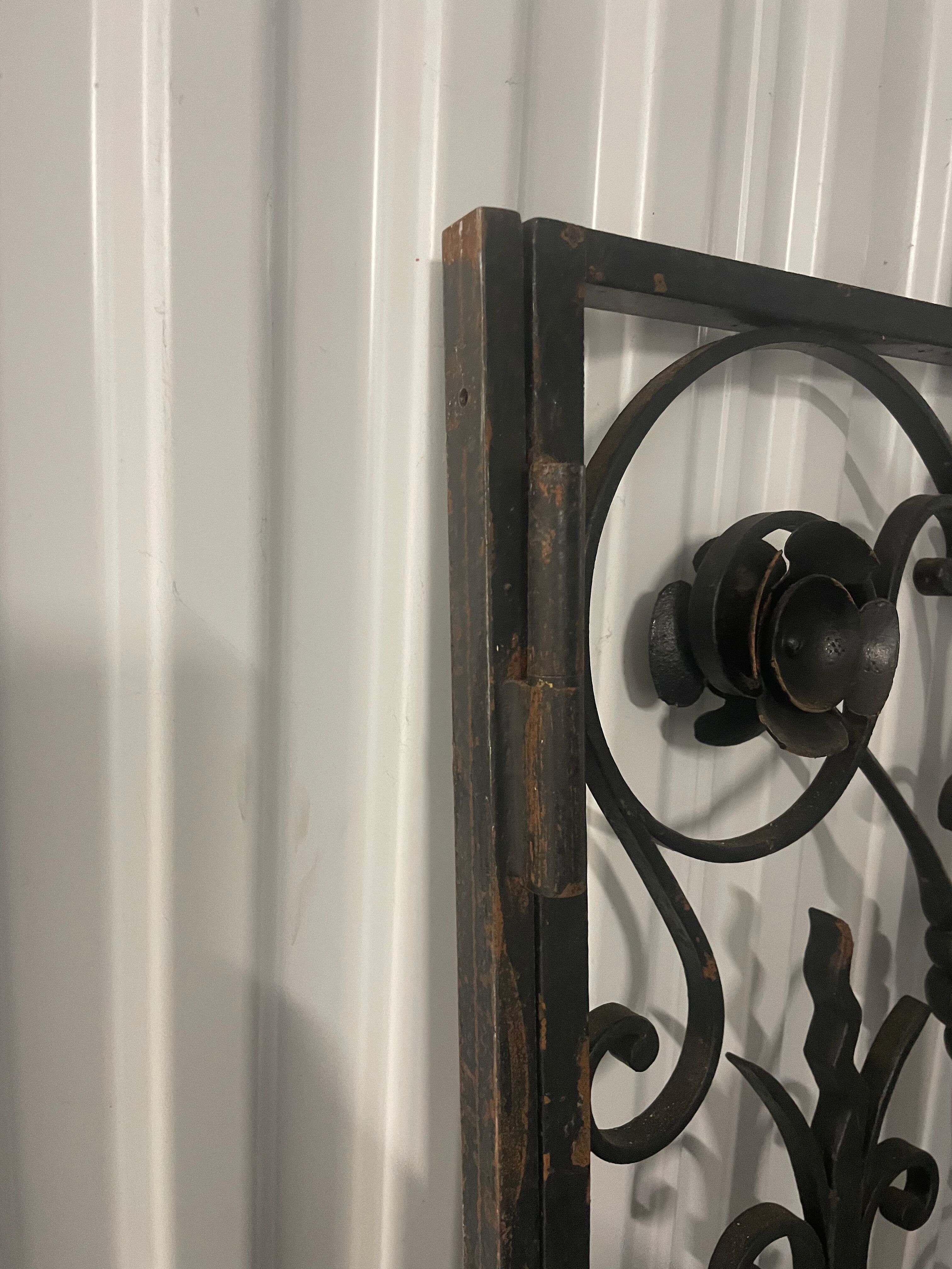 Séparateur d’intérieur grille double en fer forge de 1927