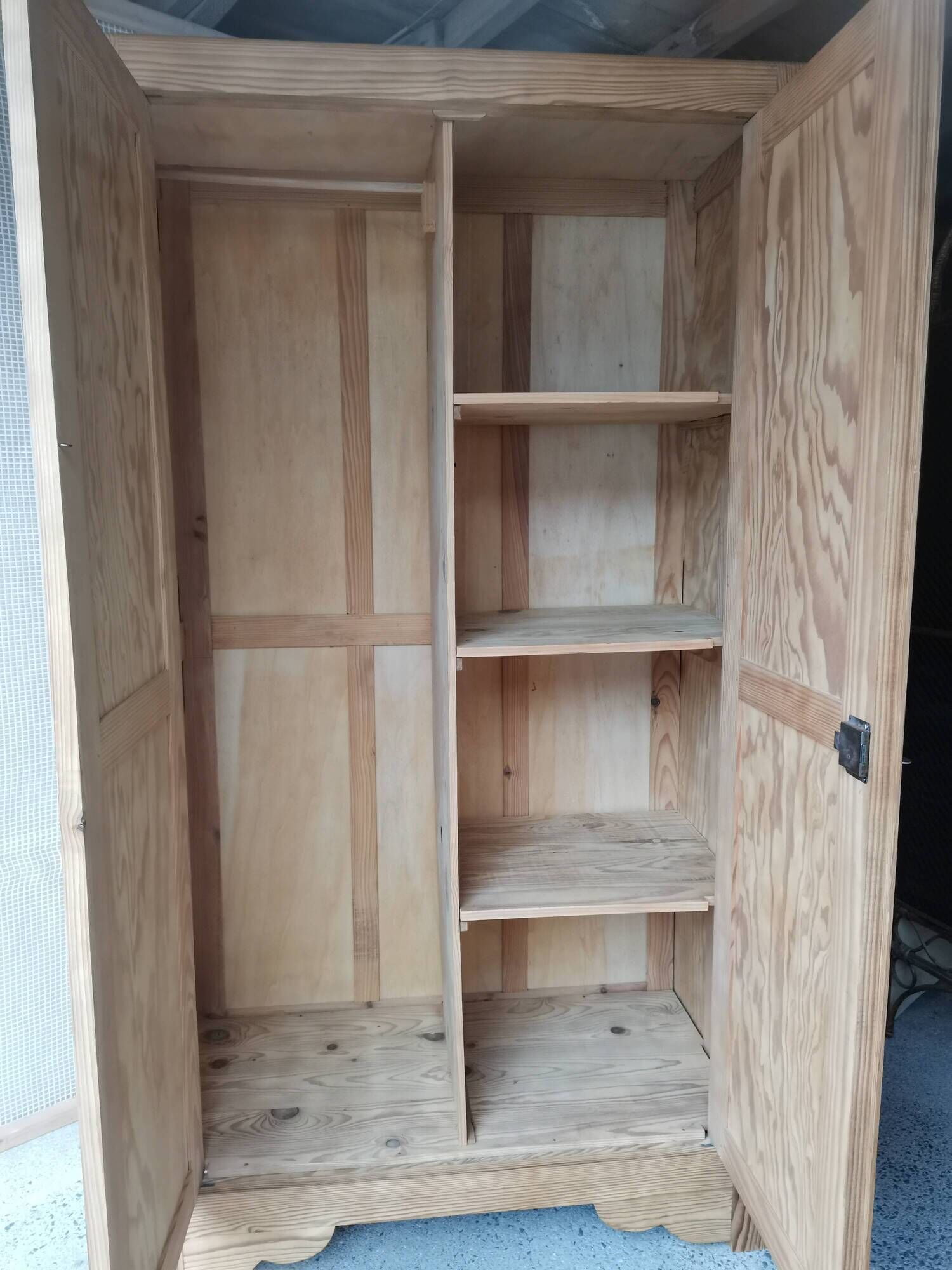 Parisian wardrobe in pitch pine