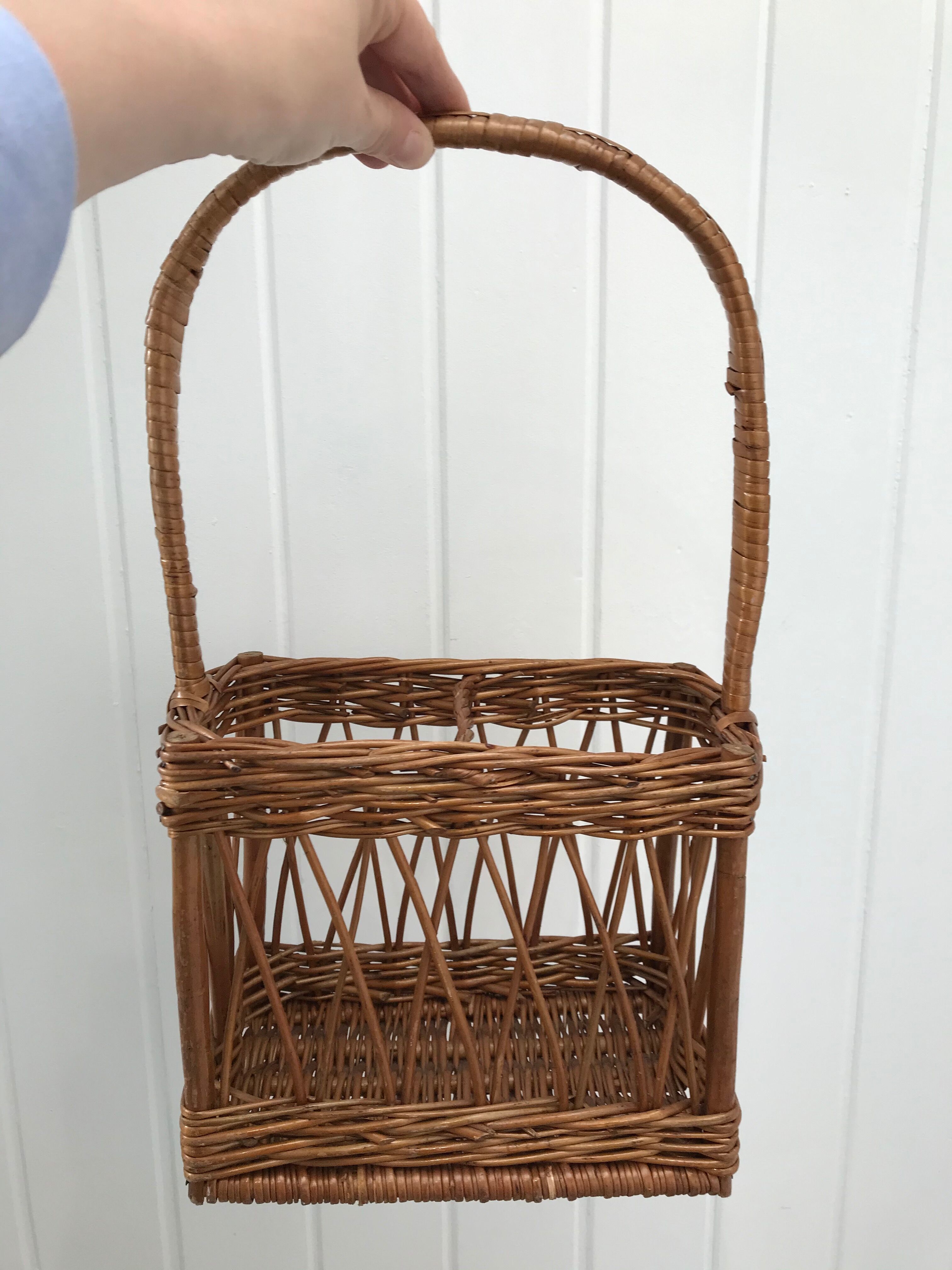 Wicker bottle holder