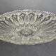 Grande coupe ancienne en verre moulé