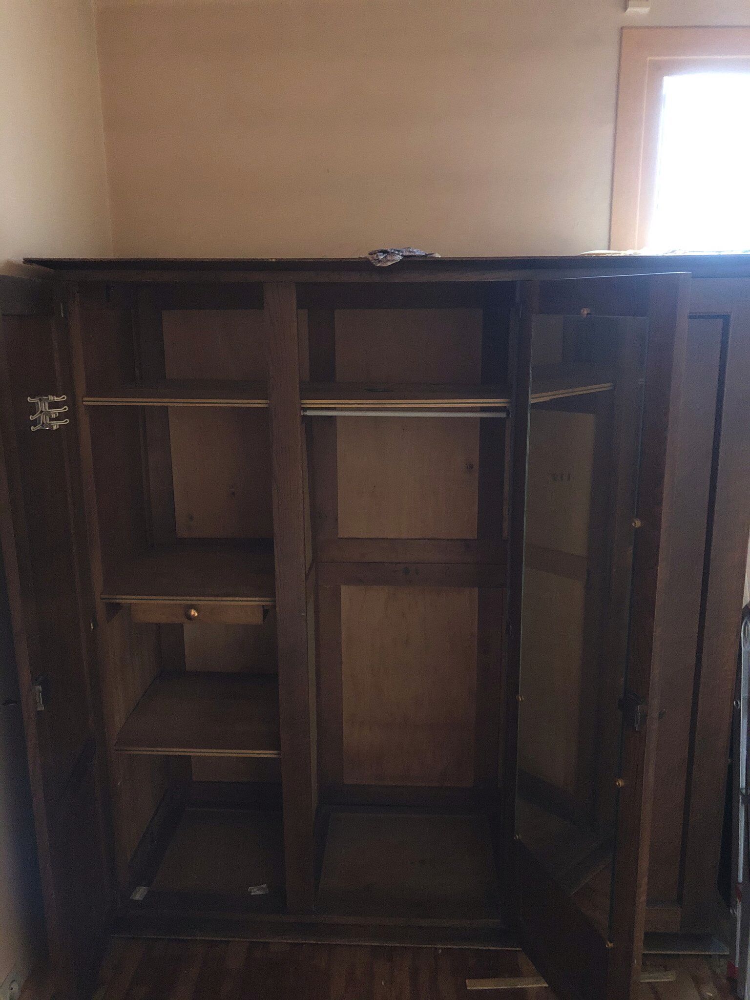 3-door 60s/70s-door cabinet